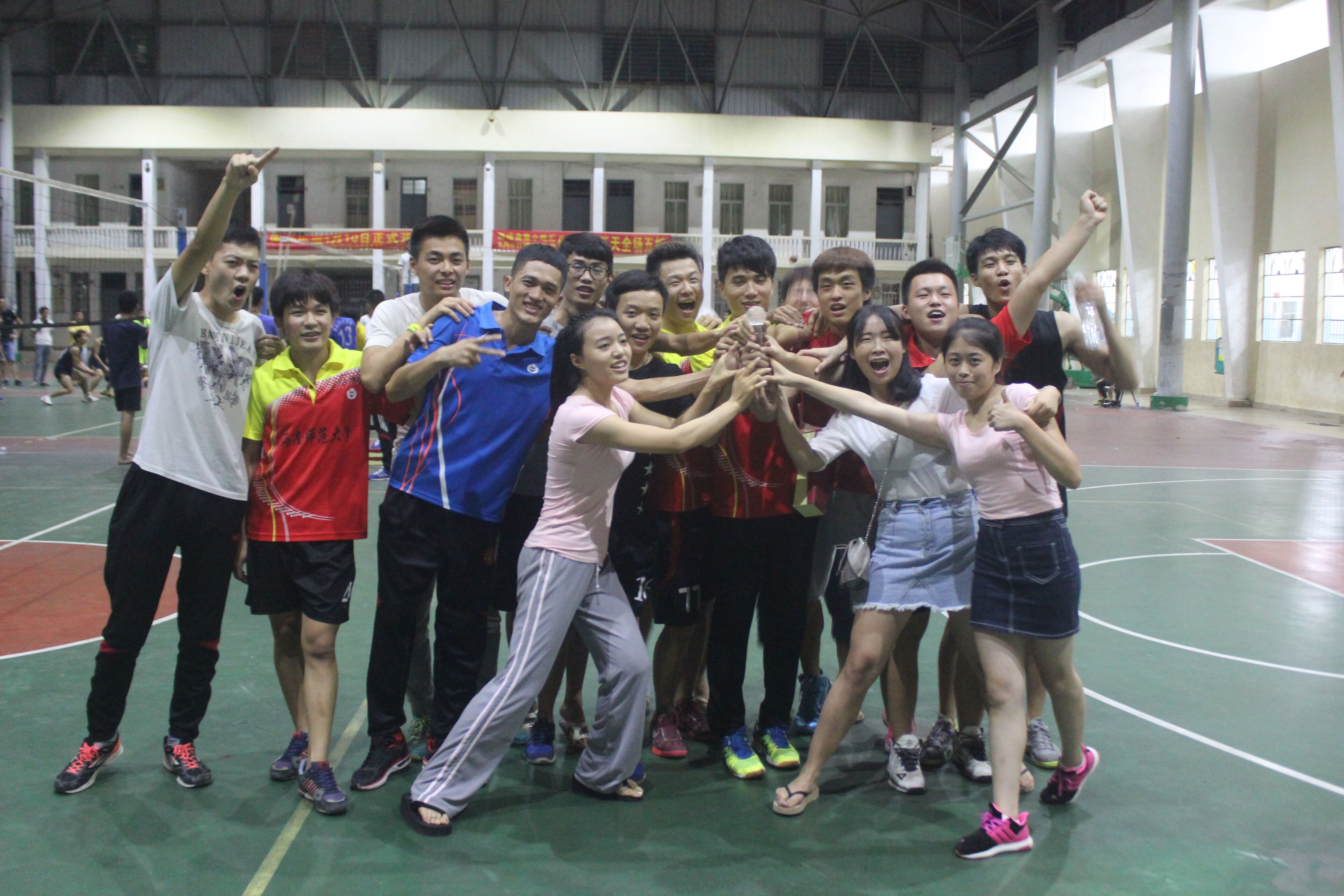 金色年华，我们与“球共舞”――体育学院2016年度“欢送杯”排球赛圆满落幕