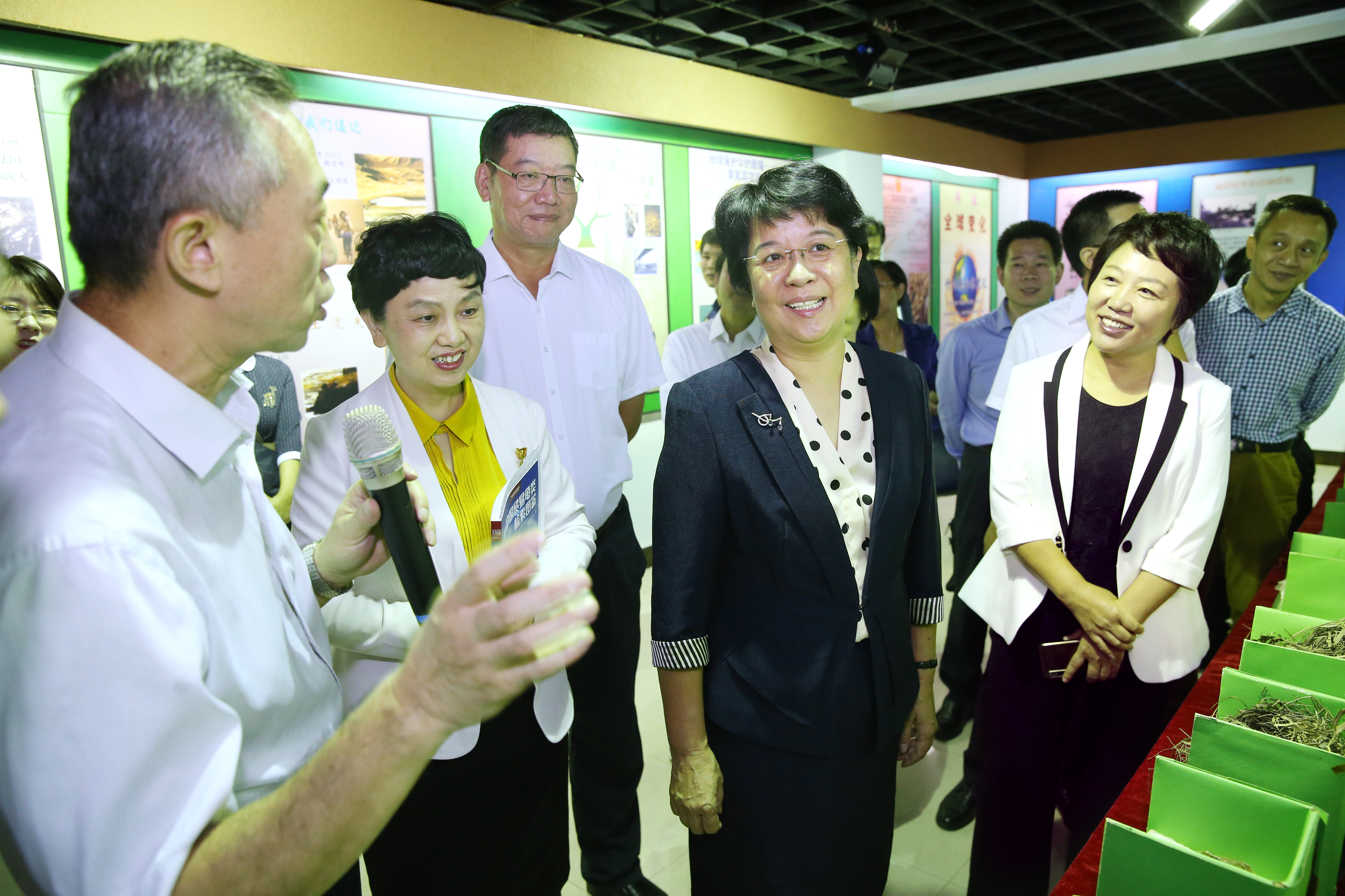 省委常委、宣传部长肖莺子来我校调研