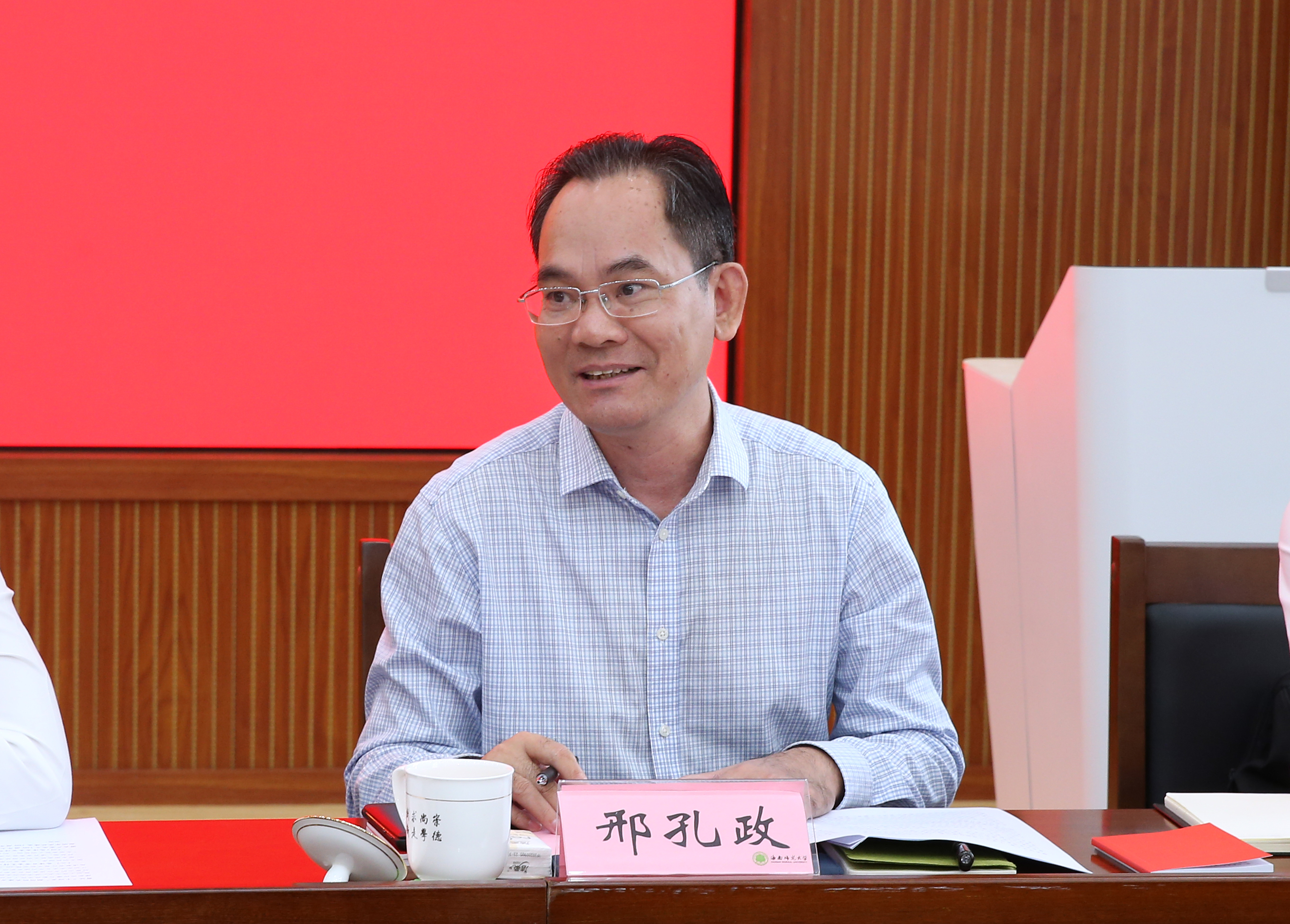 省委常委、宣传部长肖莺子一行来我校调研