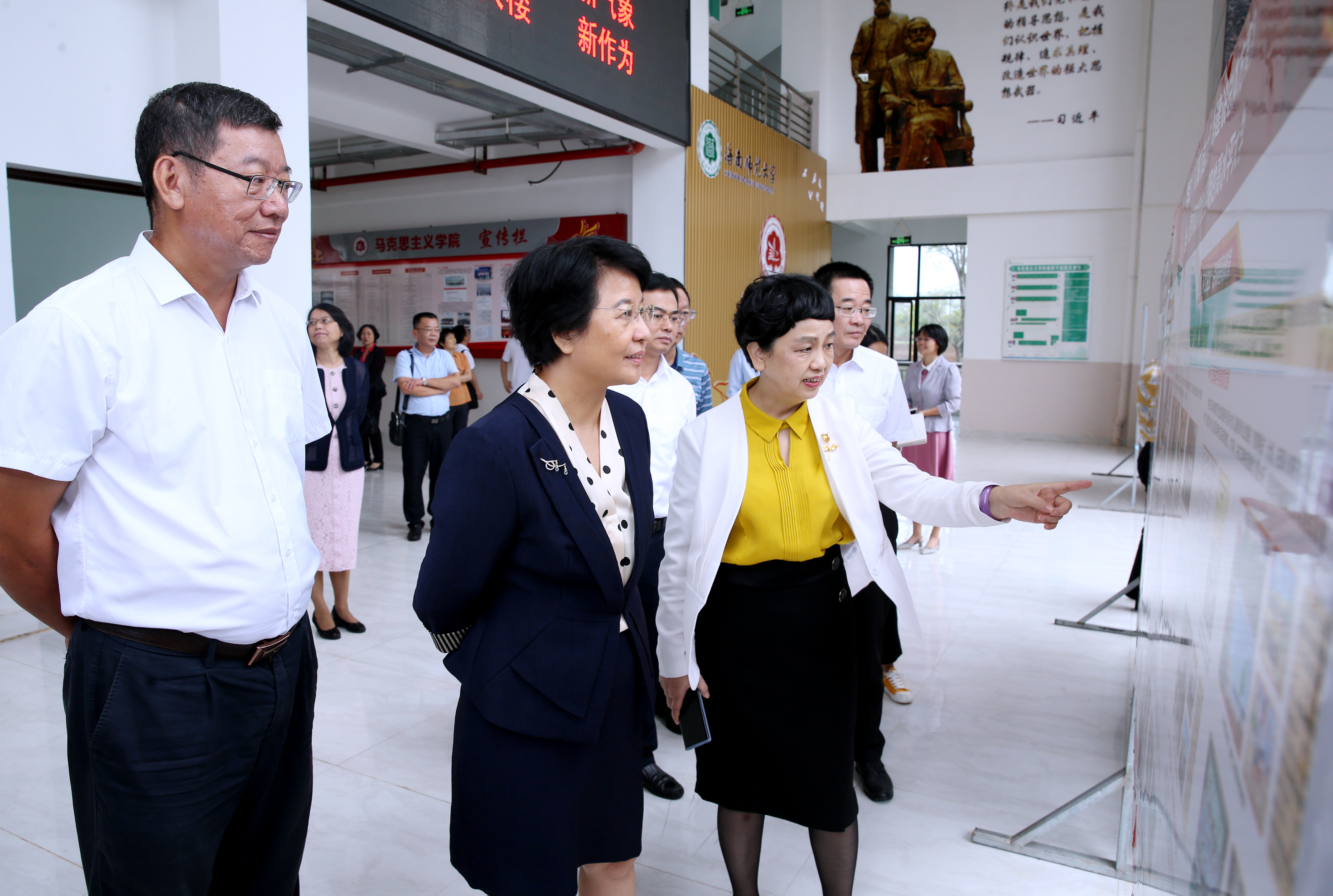 省委常委、宣传部长肖莺子来我校调研