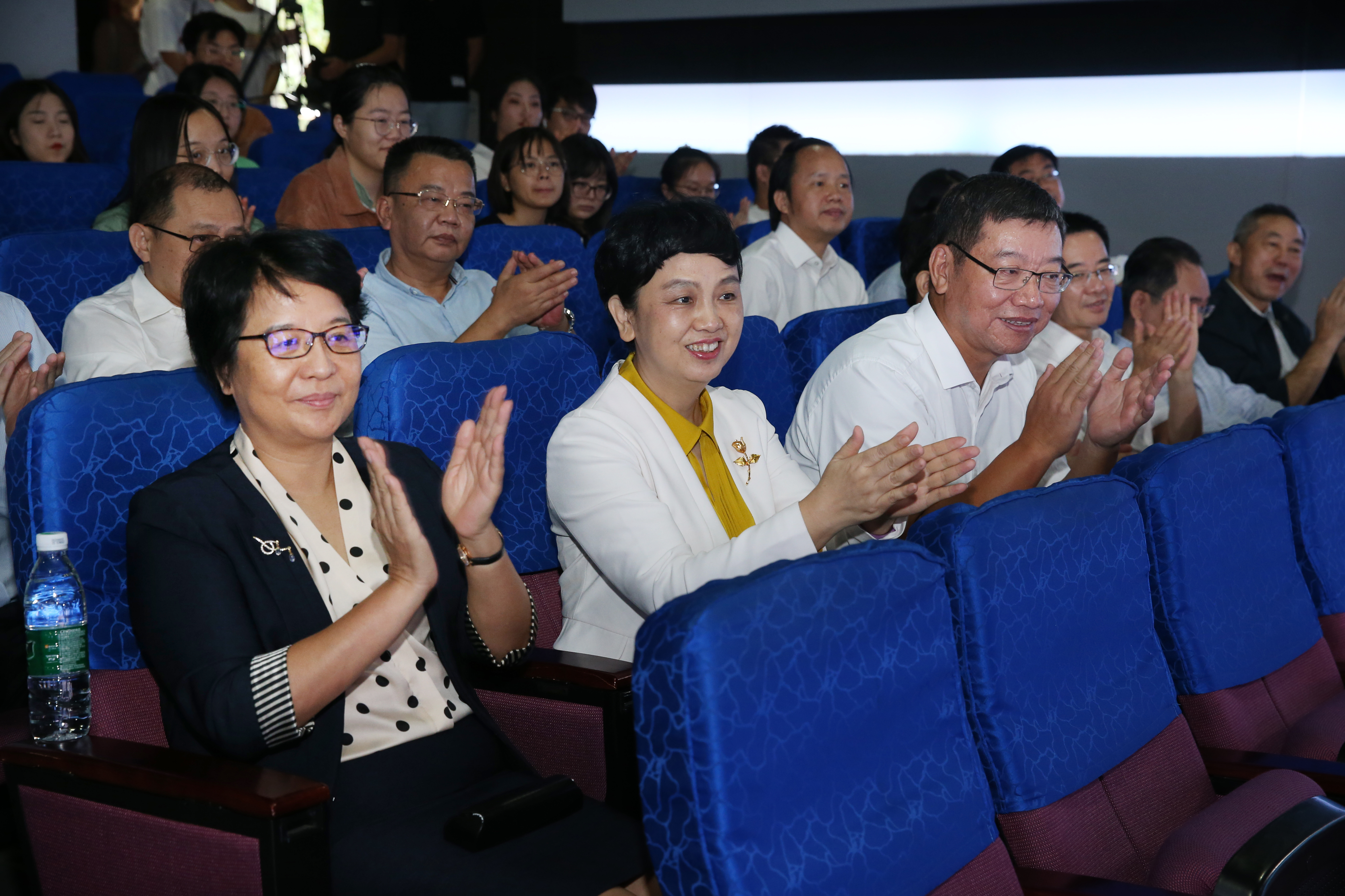 省委常委、宣传部长肖莺子来我校调研