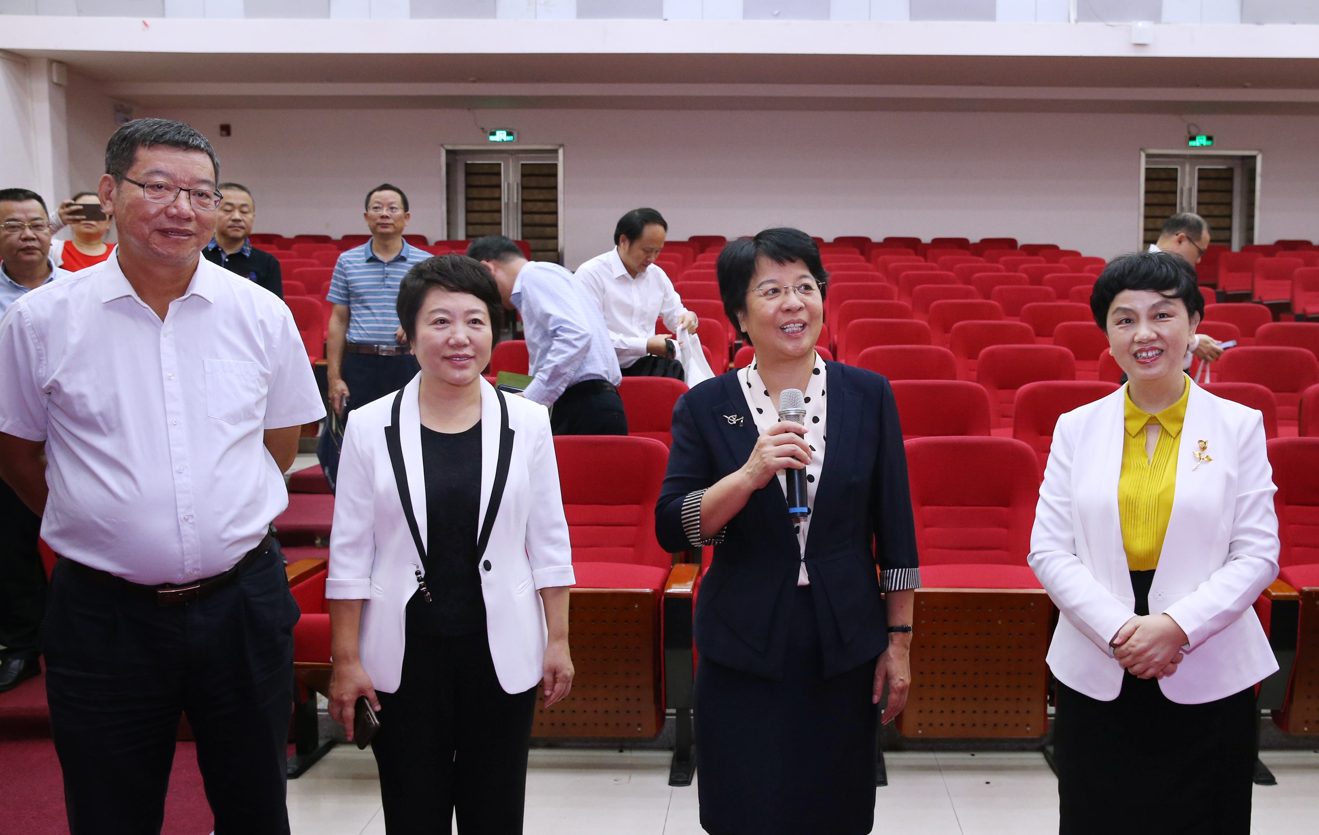 省委常委、宣传部长肖莺子来我校调研