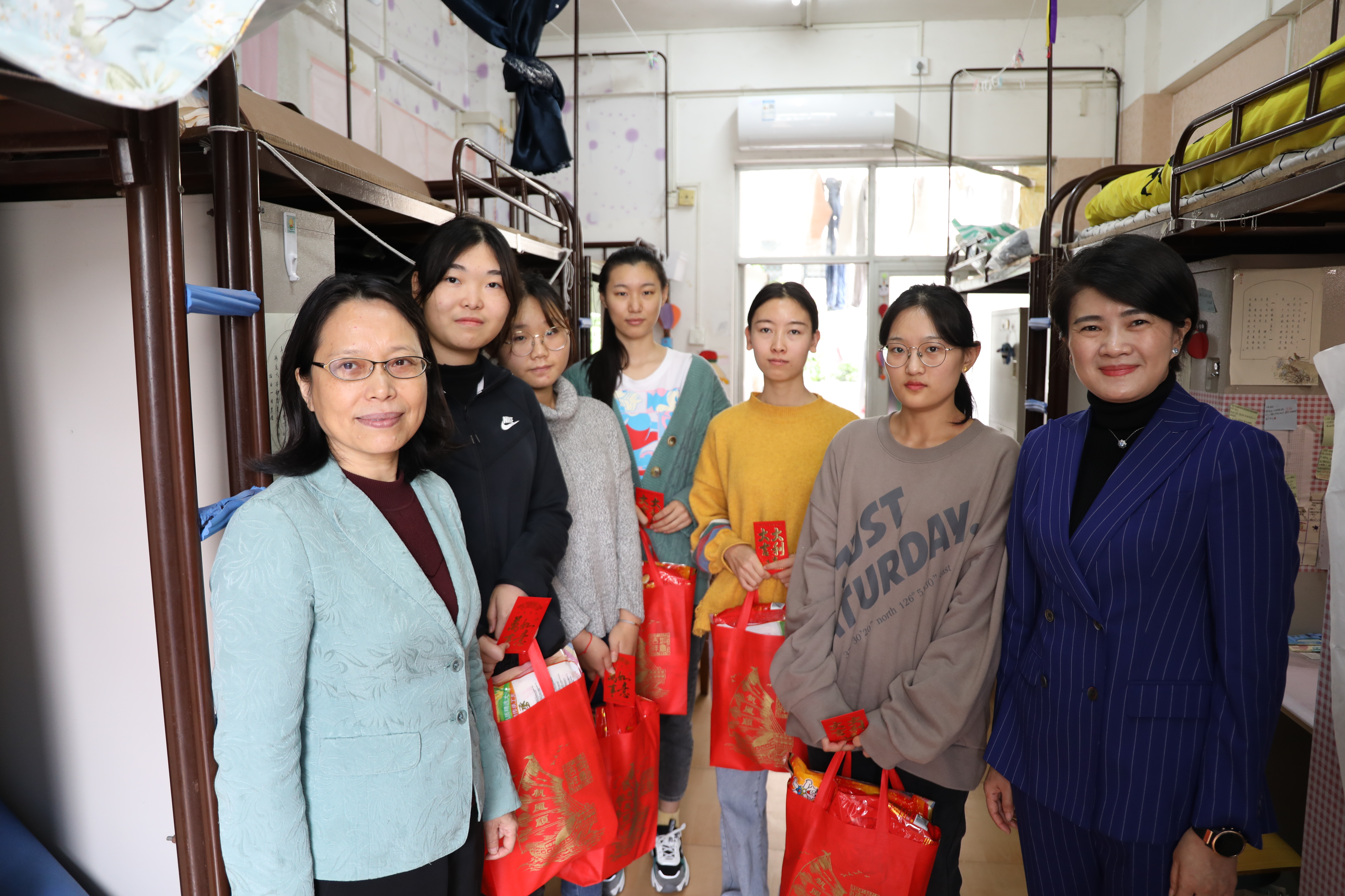 团省委副书记罗桦一行看望慰问我校留校学生