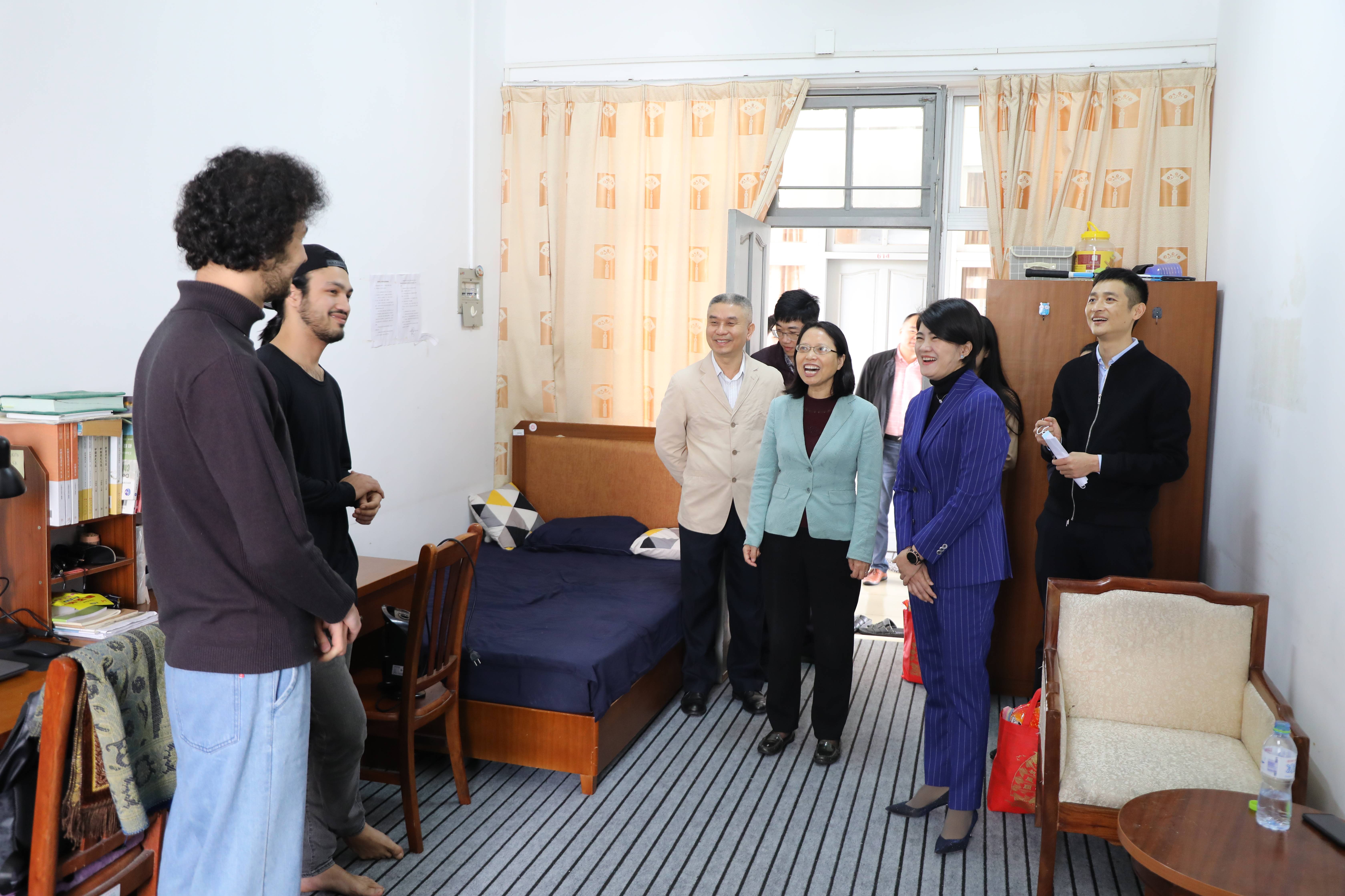 团省委副书记罗桦一行看望慰问我校留校学生