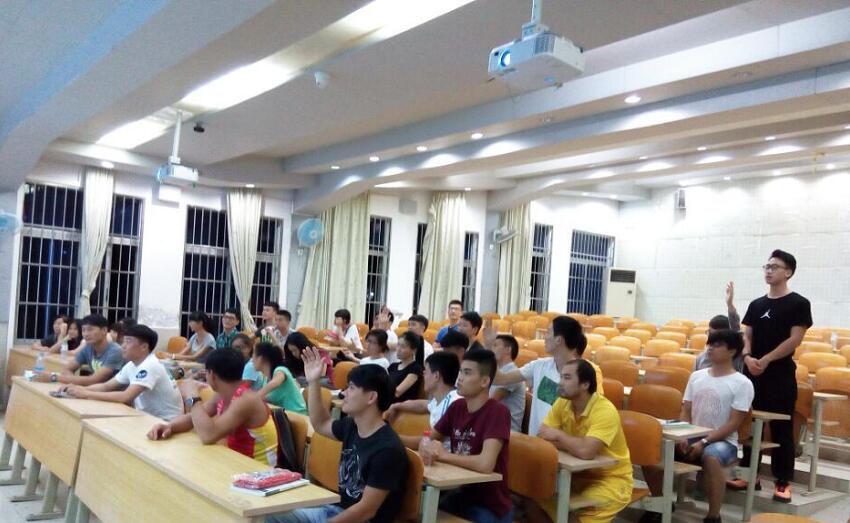 “我为双创添光彩”：体育学院13级体教1班举办主题班会