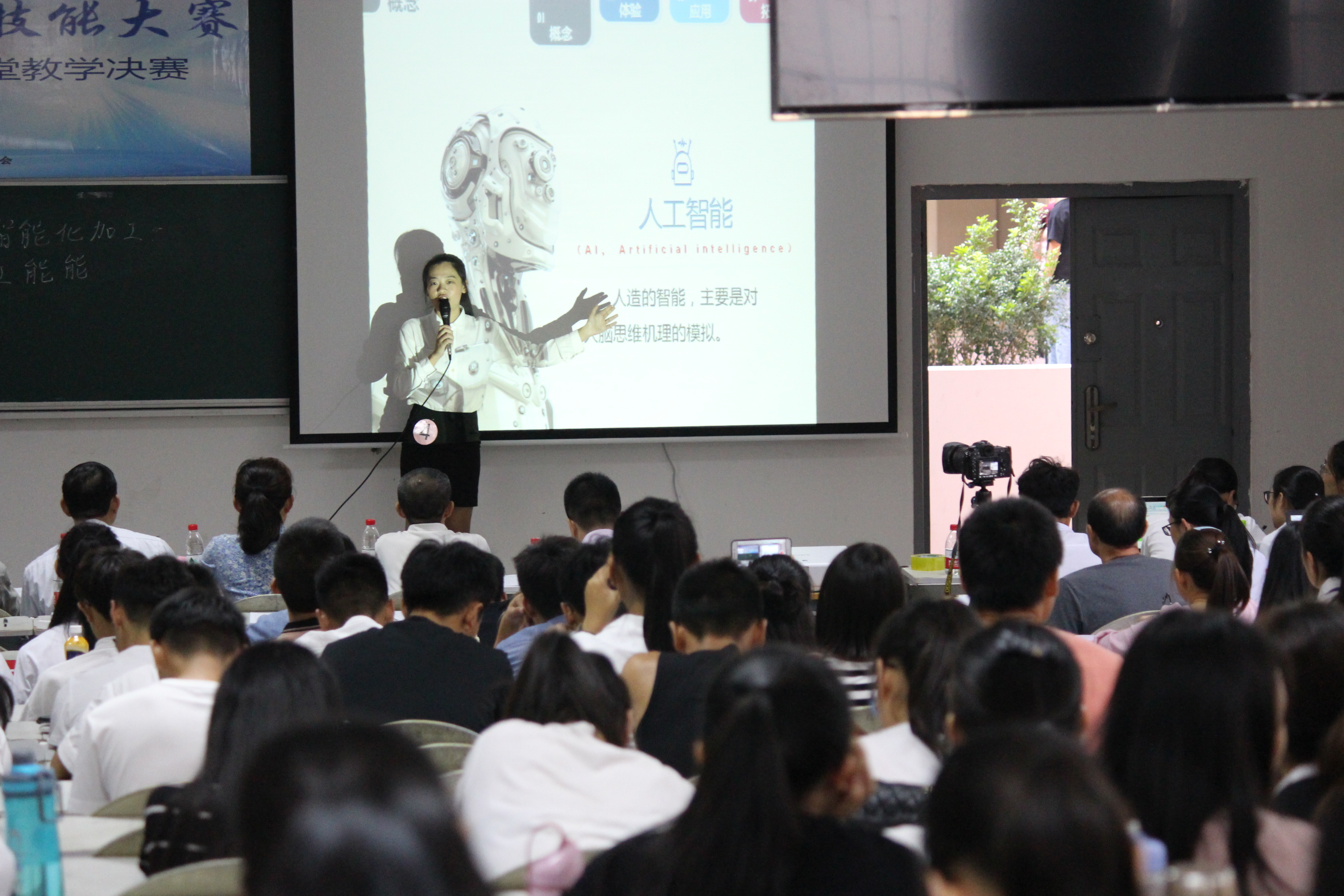 我校举办两场大学生教师技能大赛总决赛