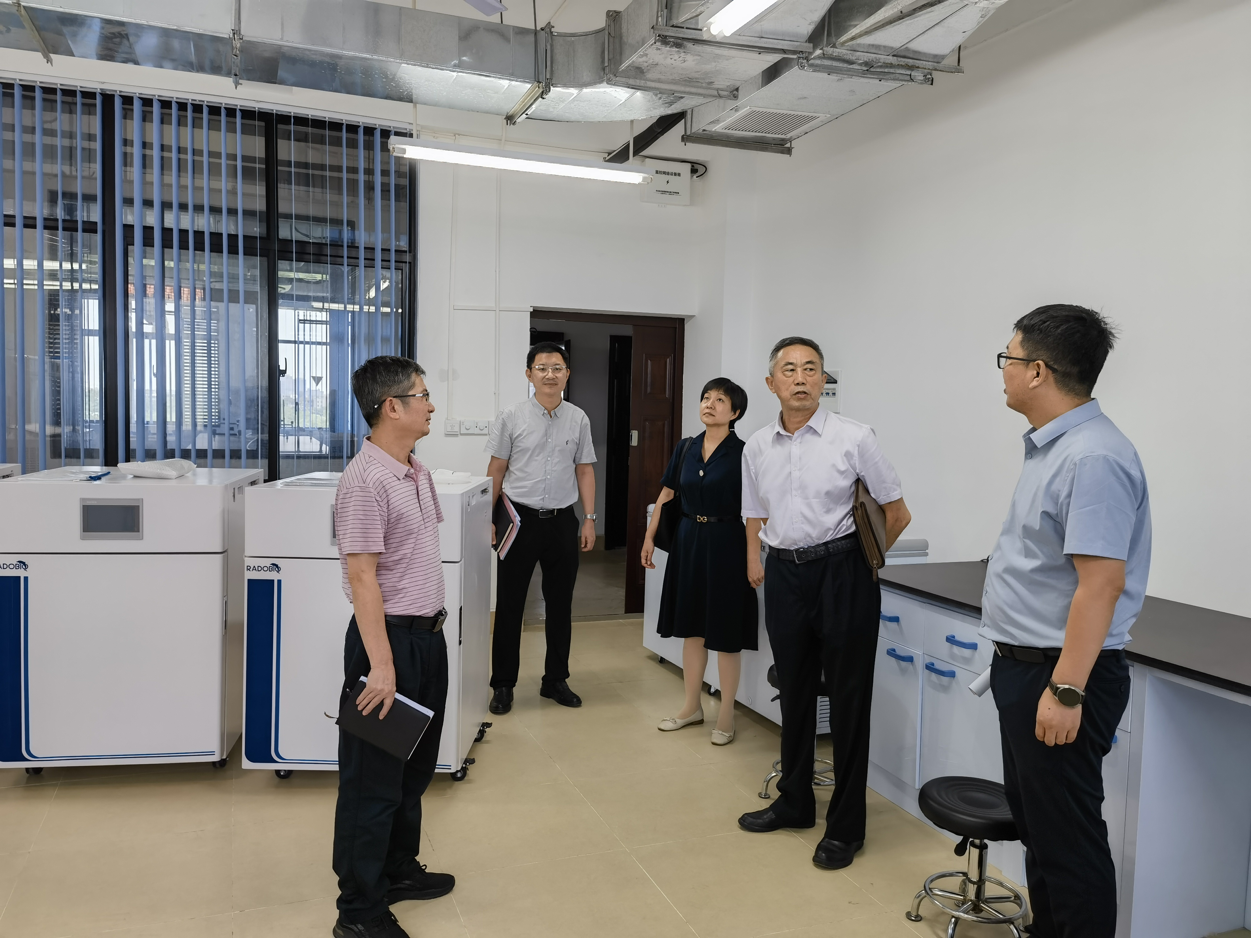 校领导到生命科学学院调研指导科技平台建设工作