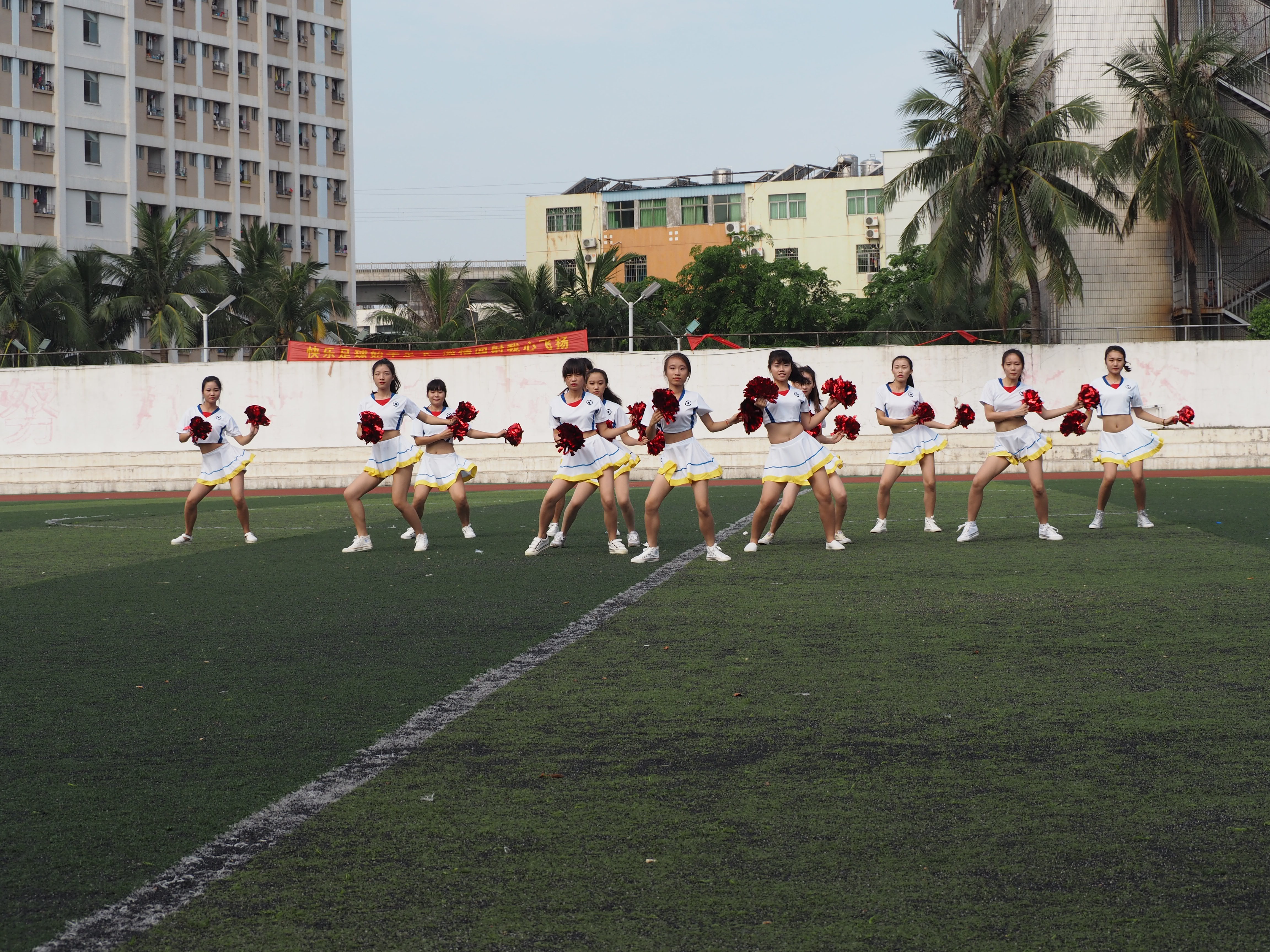 舞动青春，放飞梦想――记地理与旅游学院啦啦操比赛