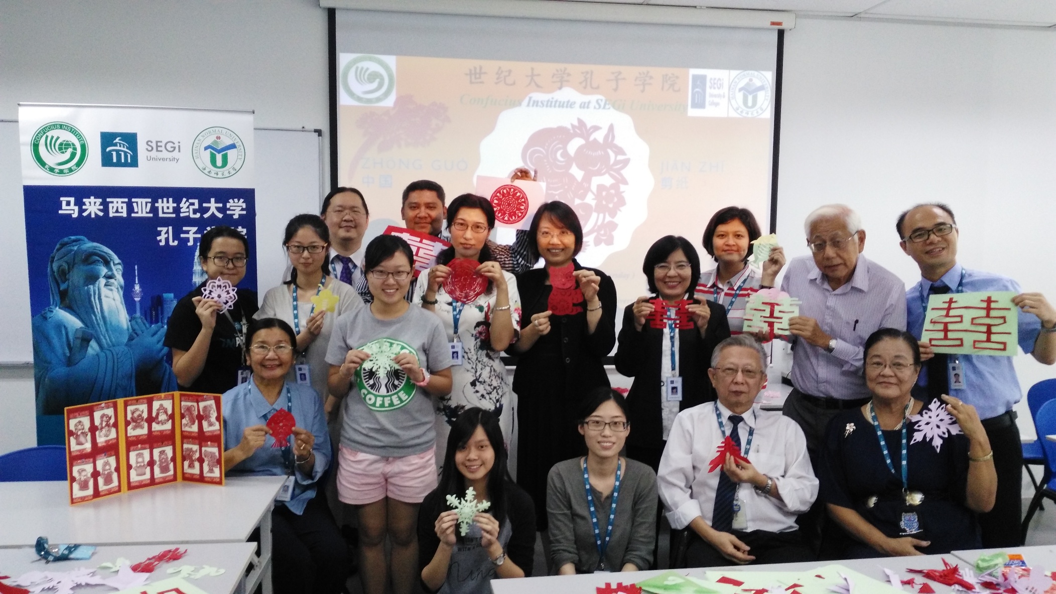 世纪大学孔子学院举办中国剪纸文化体验活动