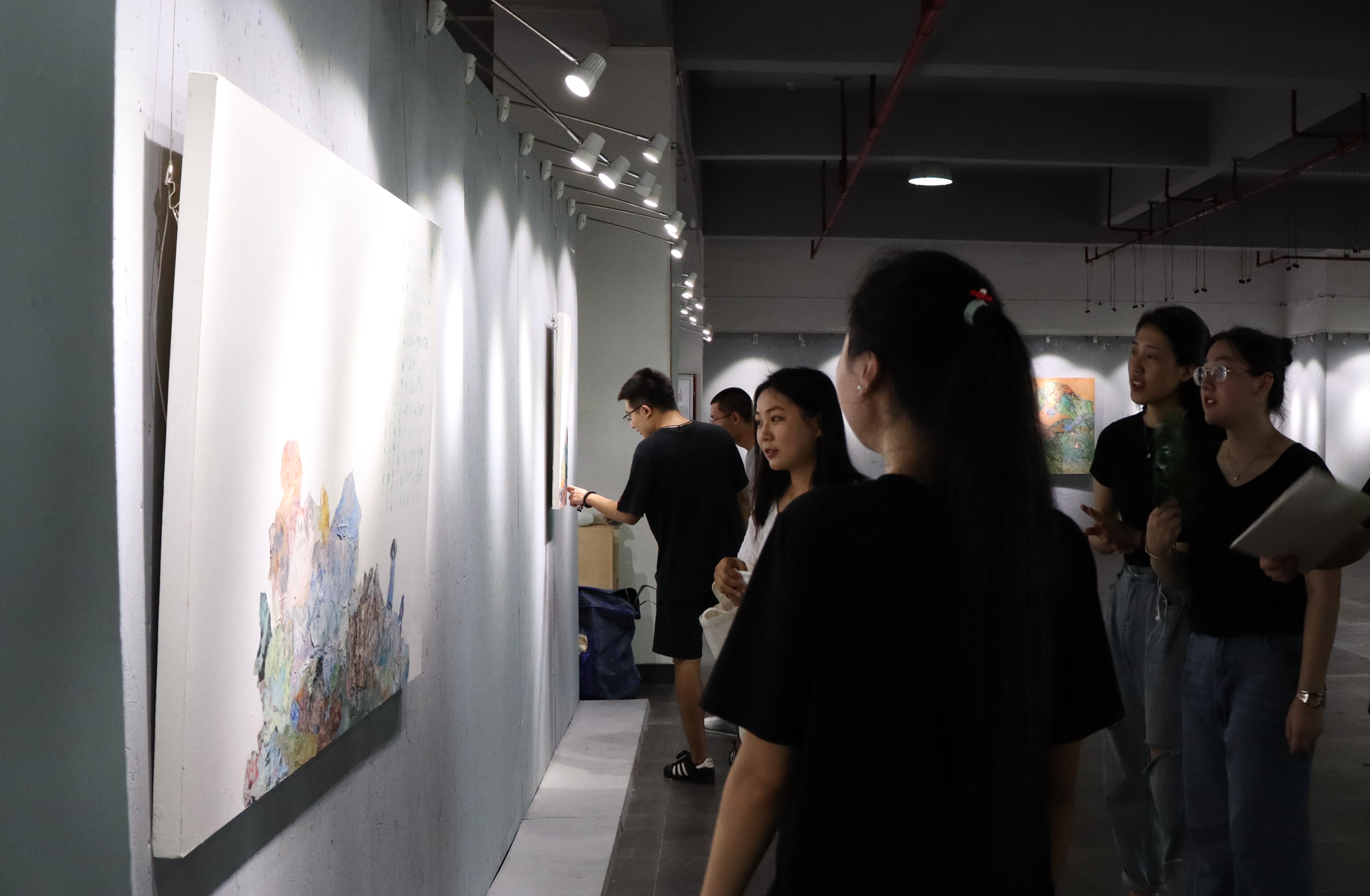 美术学院毕业研究生潘云��举办个人画展