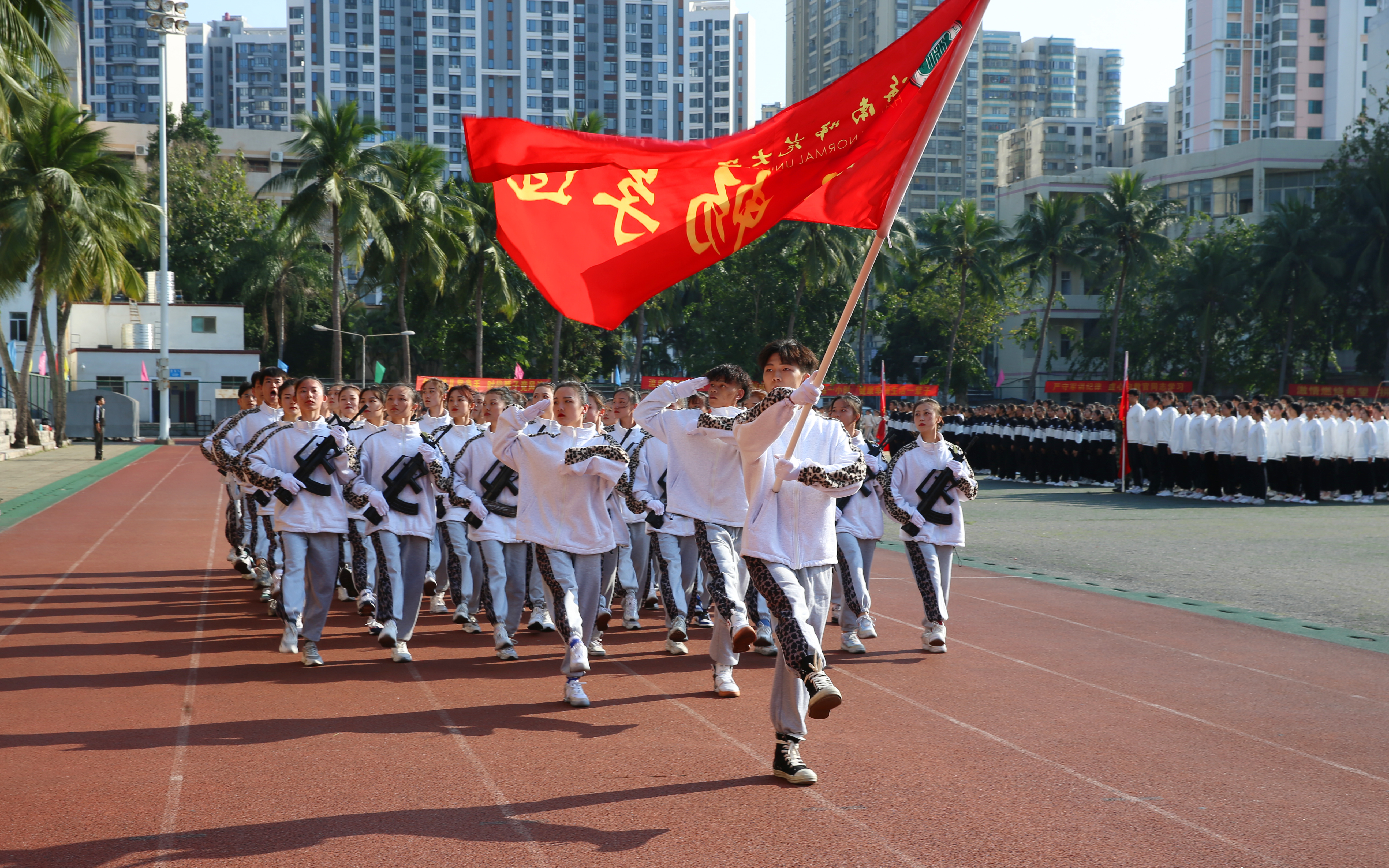 2020级本科生军训汇报表演暨总结表彰大会举行