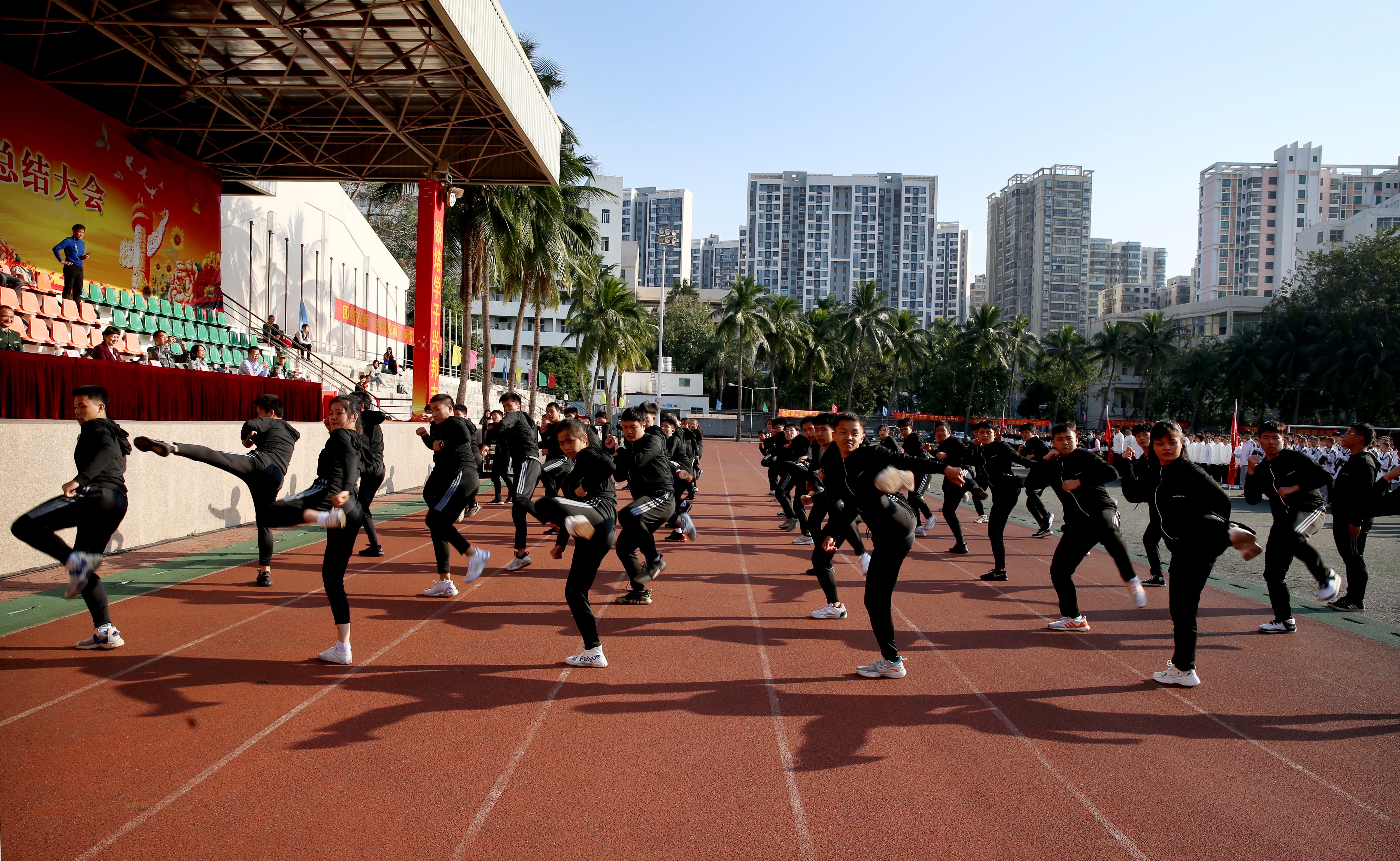 2020级本科生军训汇报表演暨总结表彰大会举行