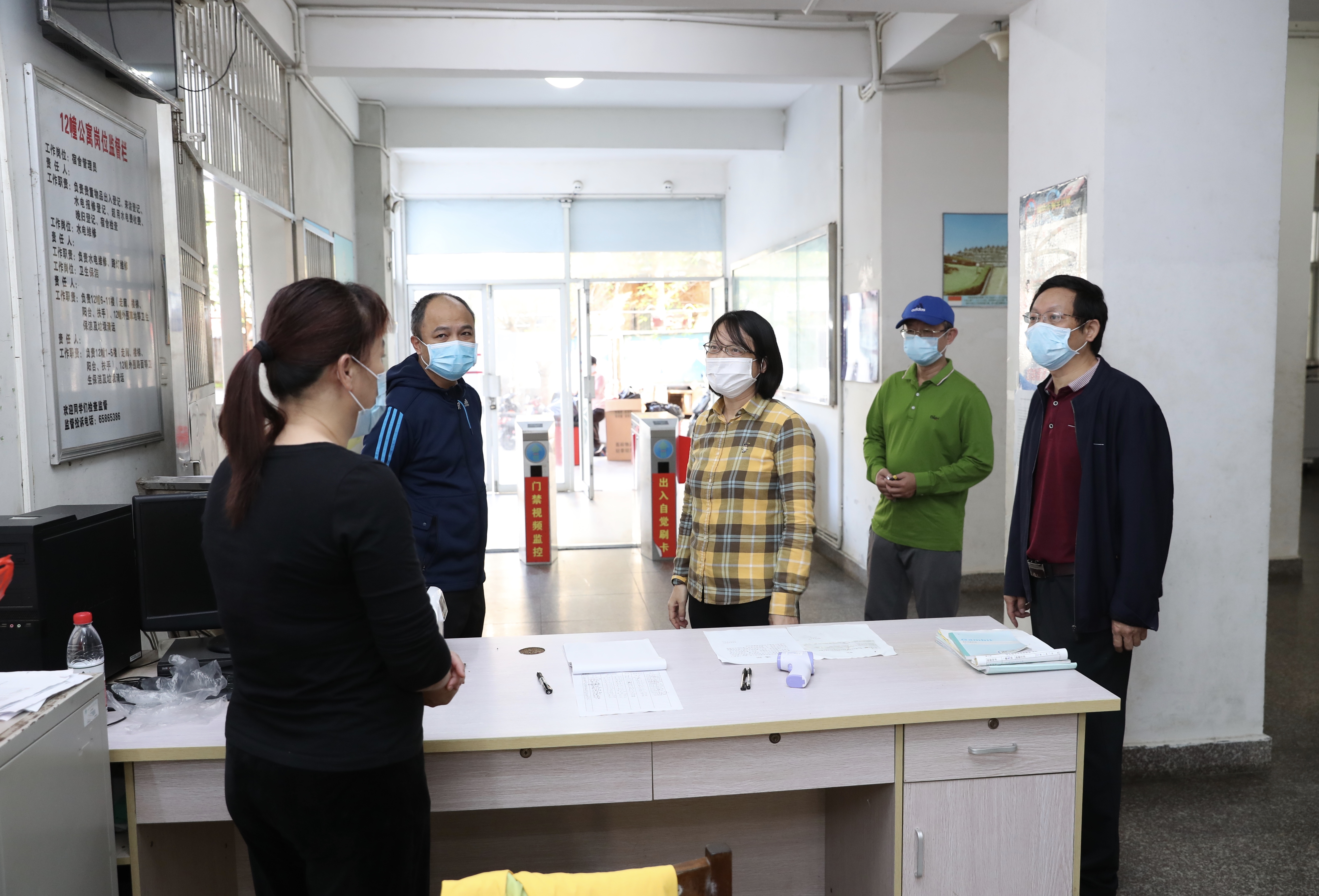 校领导深入校园检查疫情防控工作