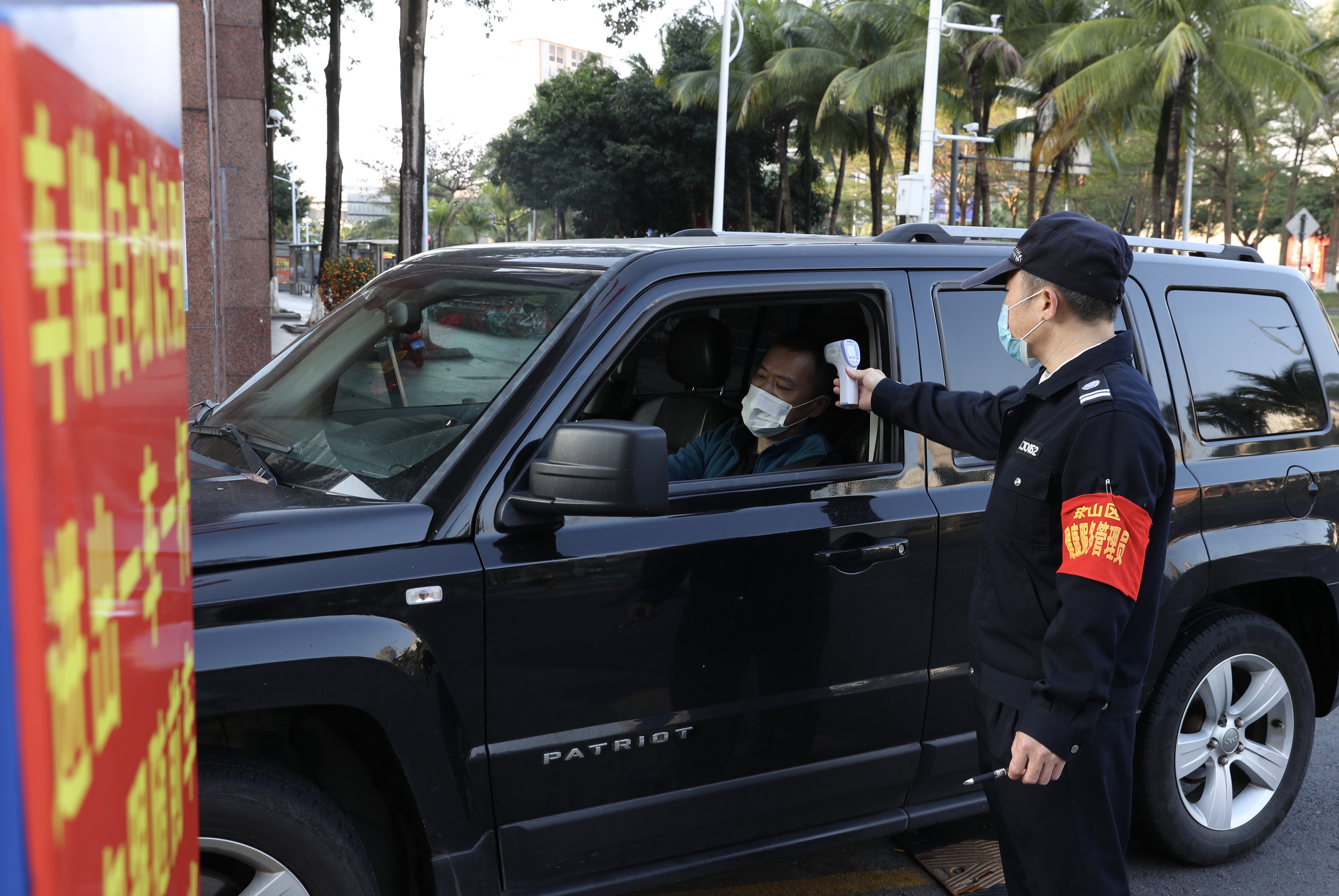 校领导深入校园检查疫情防控工作