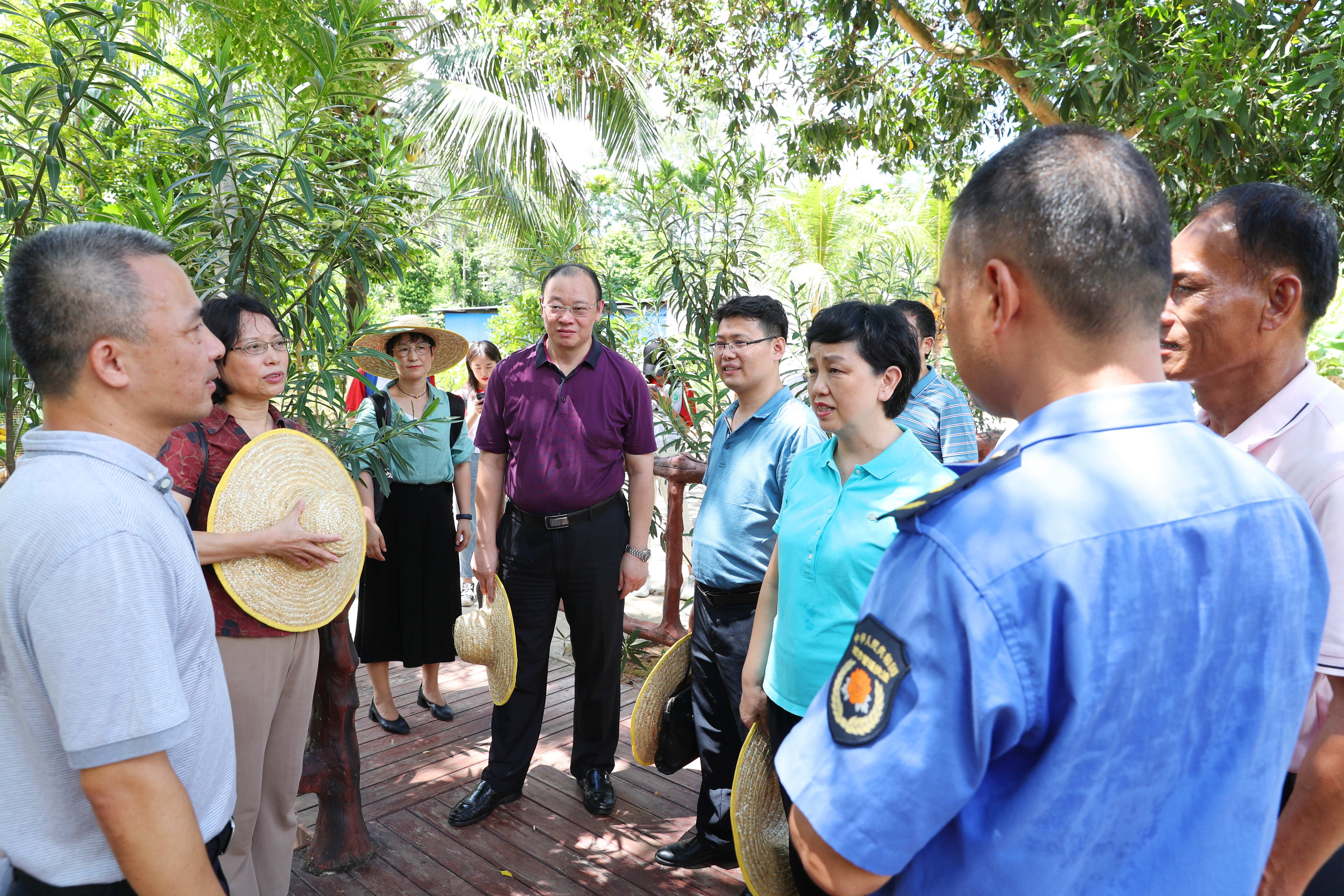 李红梅强调：牢记习近平总书记嘱托，强化责任感和使命感，坚决打赢扶贫攻坚战