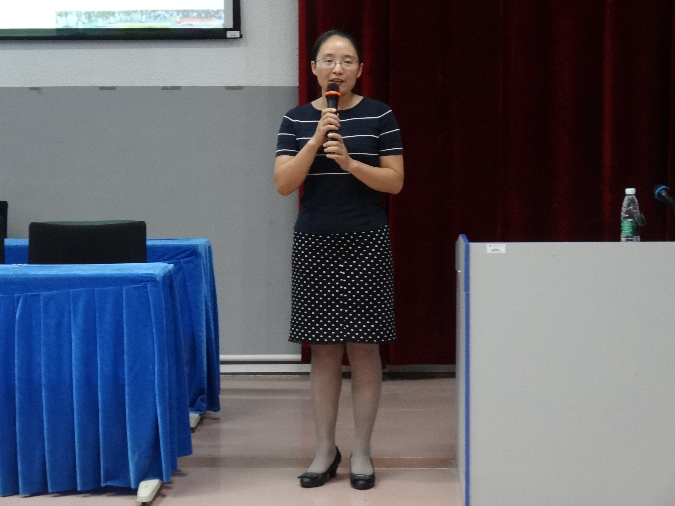 “时间应当去哪儿”——生命科学学院举行新生专业教育报告会