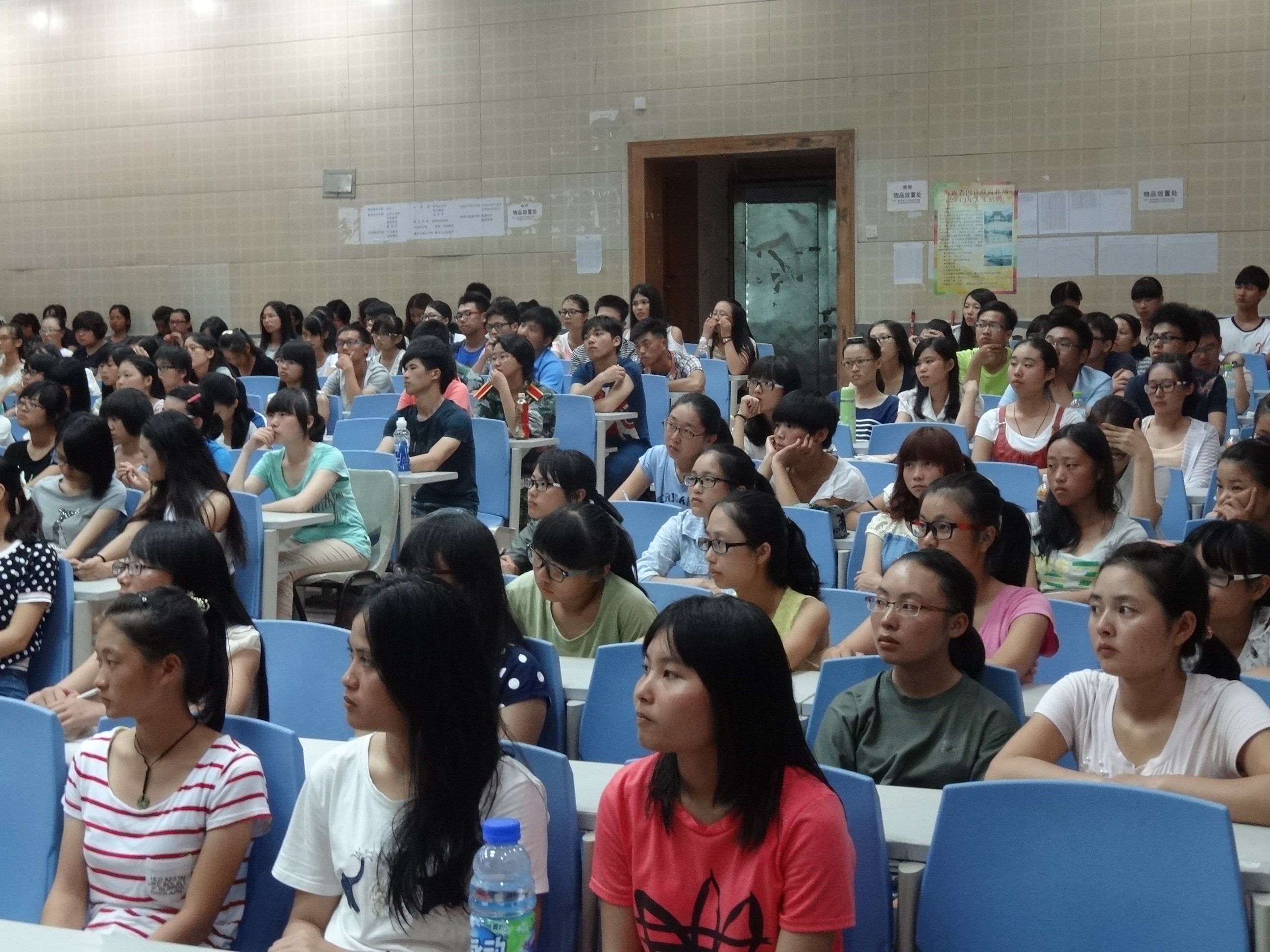 “时间应当去哪儿”——生命科学学院举行新生专业教育报告会