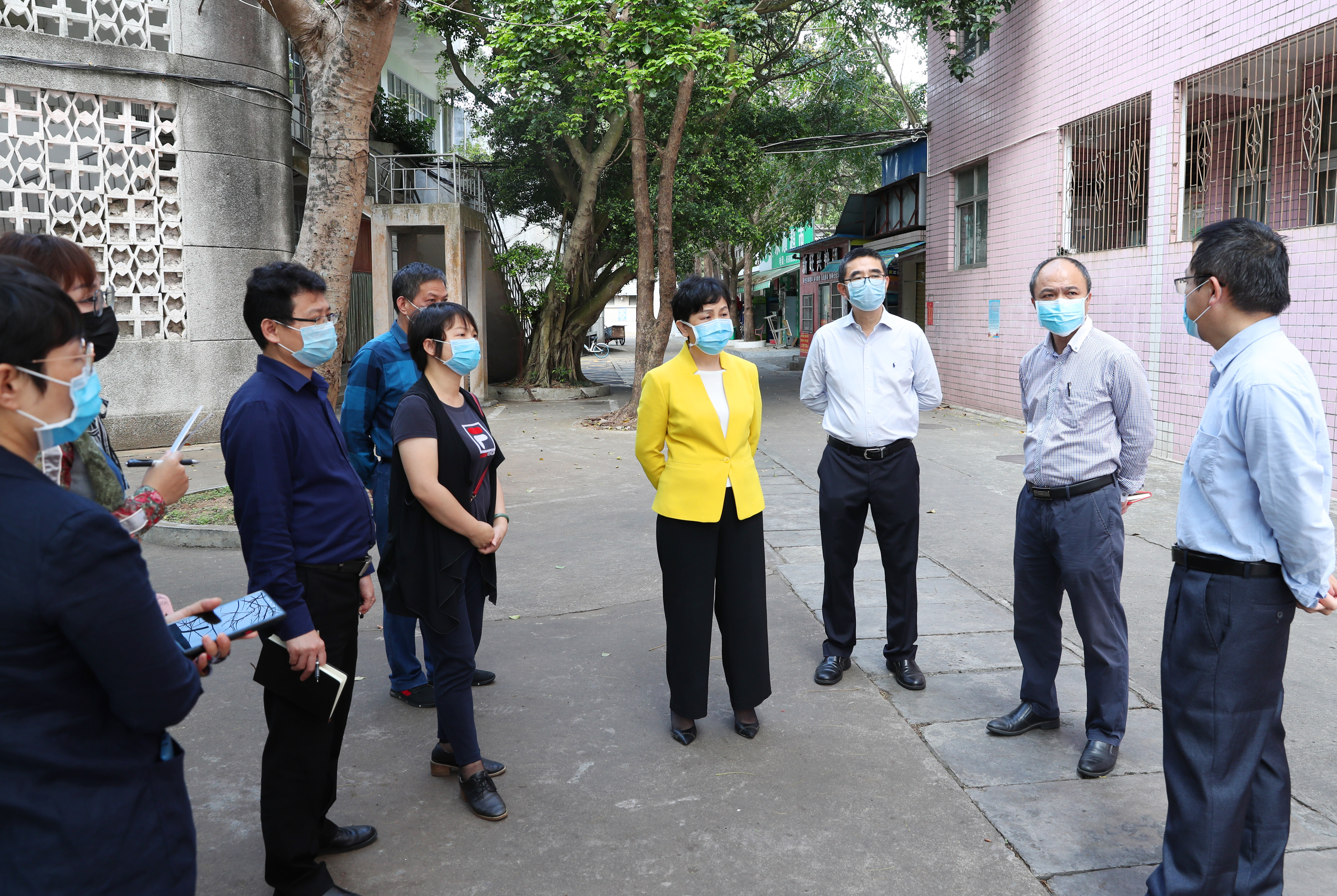 校党委书记李红梅检查学校防疫工作及开学前准备工作