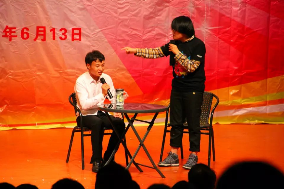 放飞梦想，感怀青春――外国语学院举办欢送2015届毕业生文艺晚会