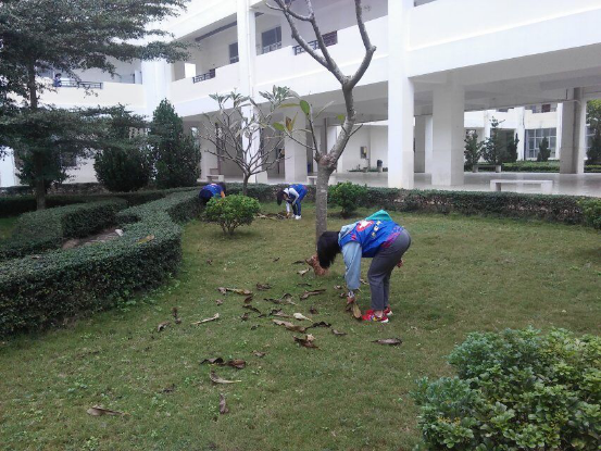 化学与化工学院开展校园卫生集中整治活动