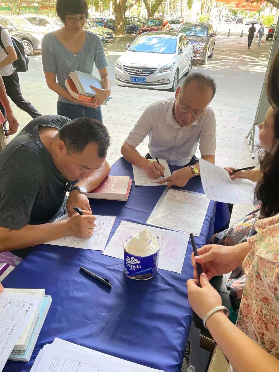 海南师范大学“精品教材进课堂”教材巡展活动圆满结束