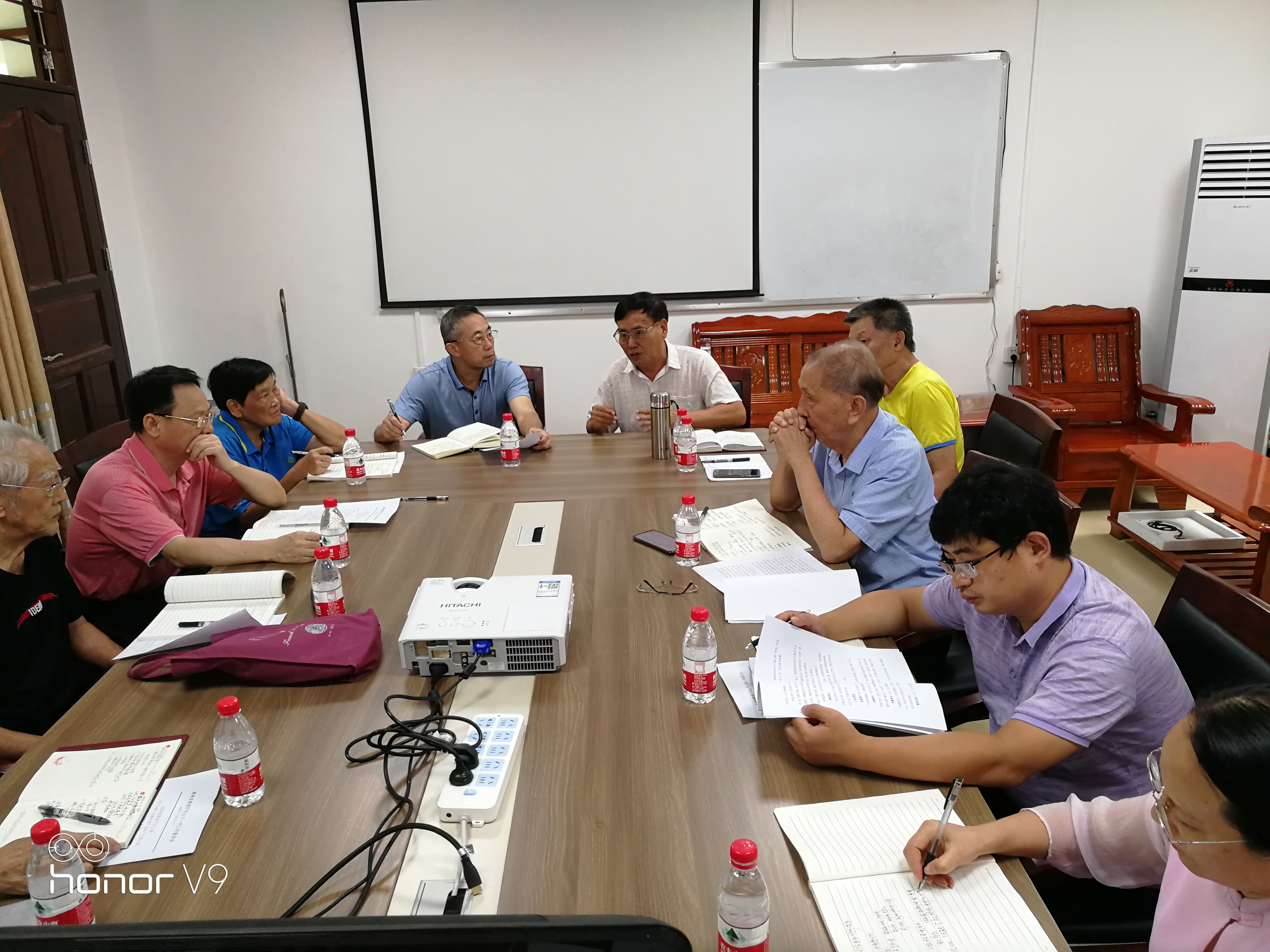 省教育厅关工委常务副主任陈晓一行到我校指导工作