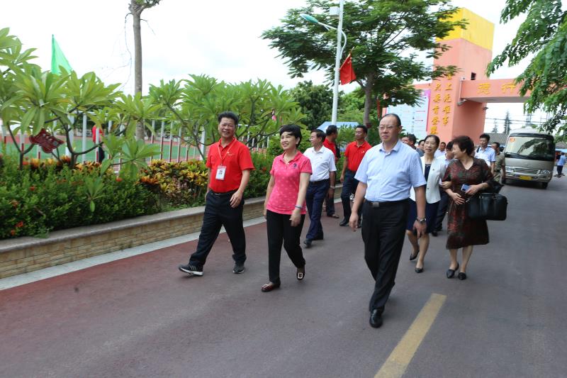 李红梅带队到东方市调研并签署市校战略合作协议