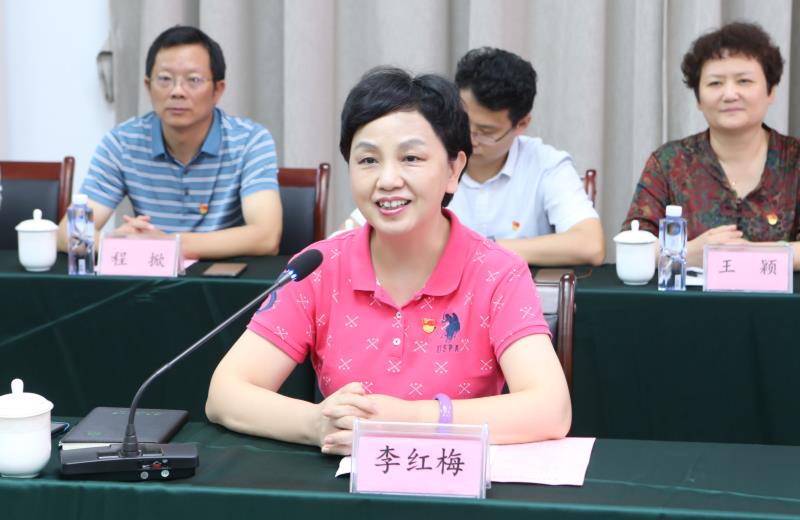 李红梅带队到东方市调研并签署市校战略合作协议