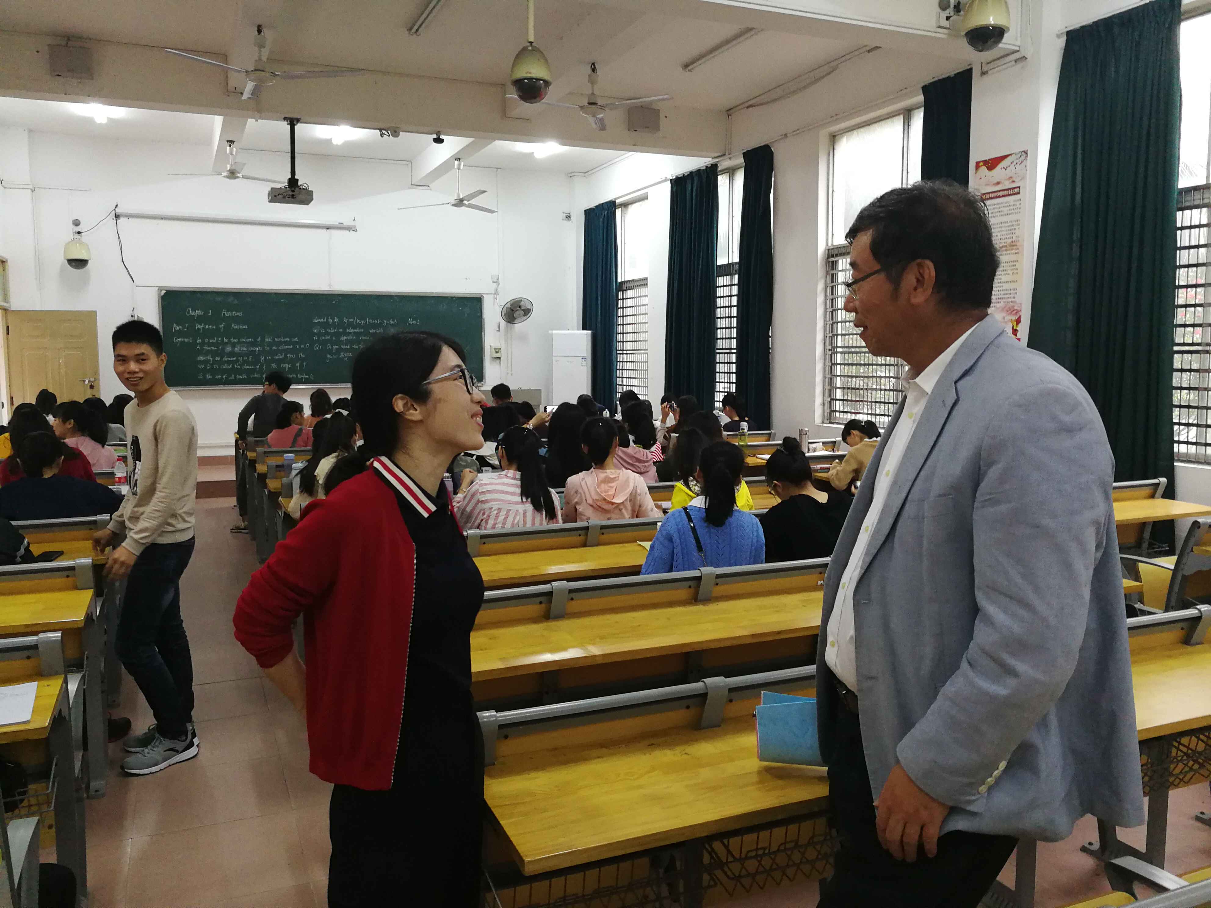 新学期校领导视察开学情况