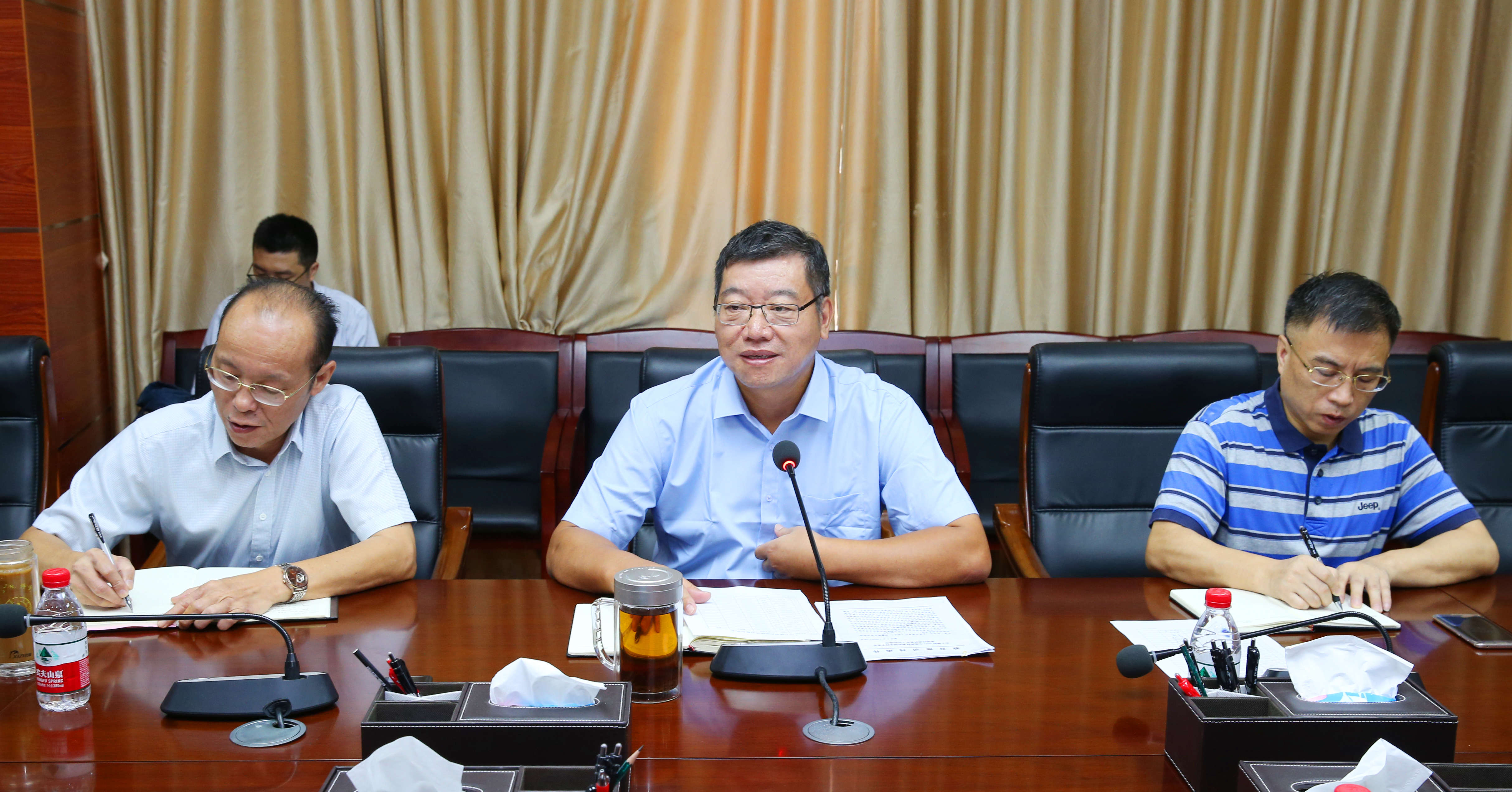 林强主持召开十四五规划教师座谈会