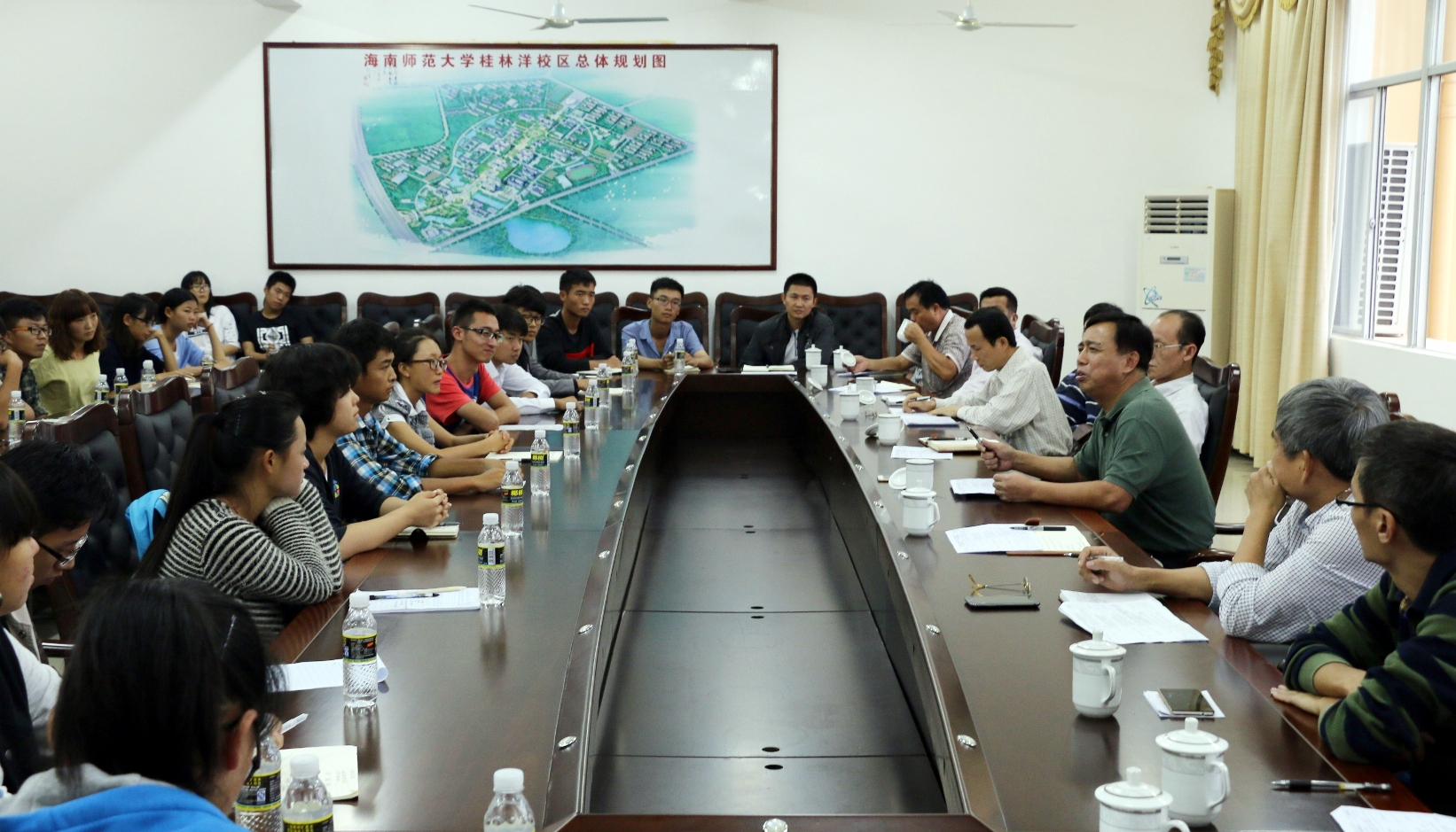 我校举行本学期第一次校领导与学生见面会