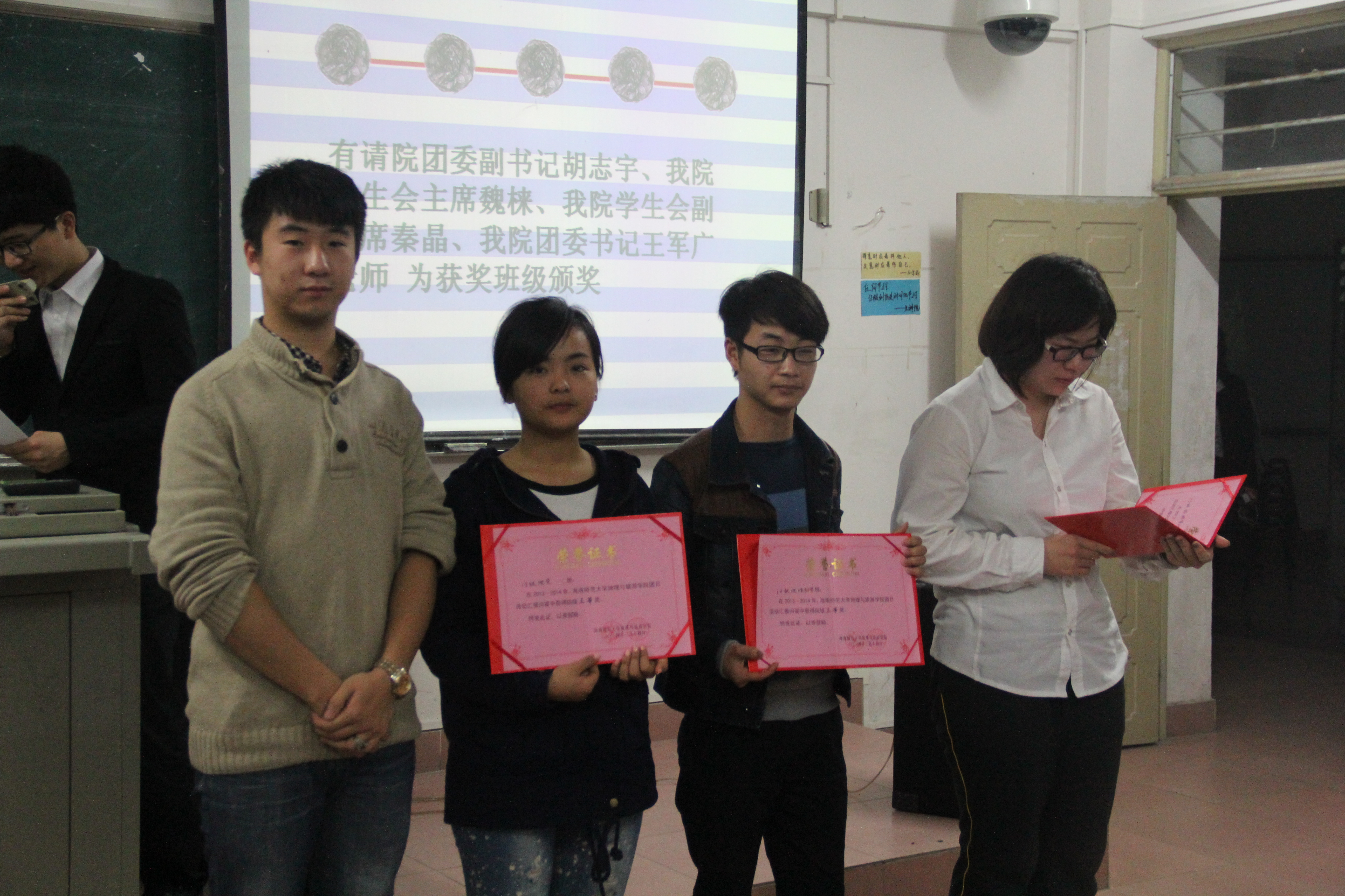 “我的中国梦、奋斗的青春最美丽”――记地理与旅游学院举办团日汇报问答