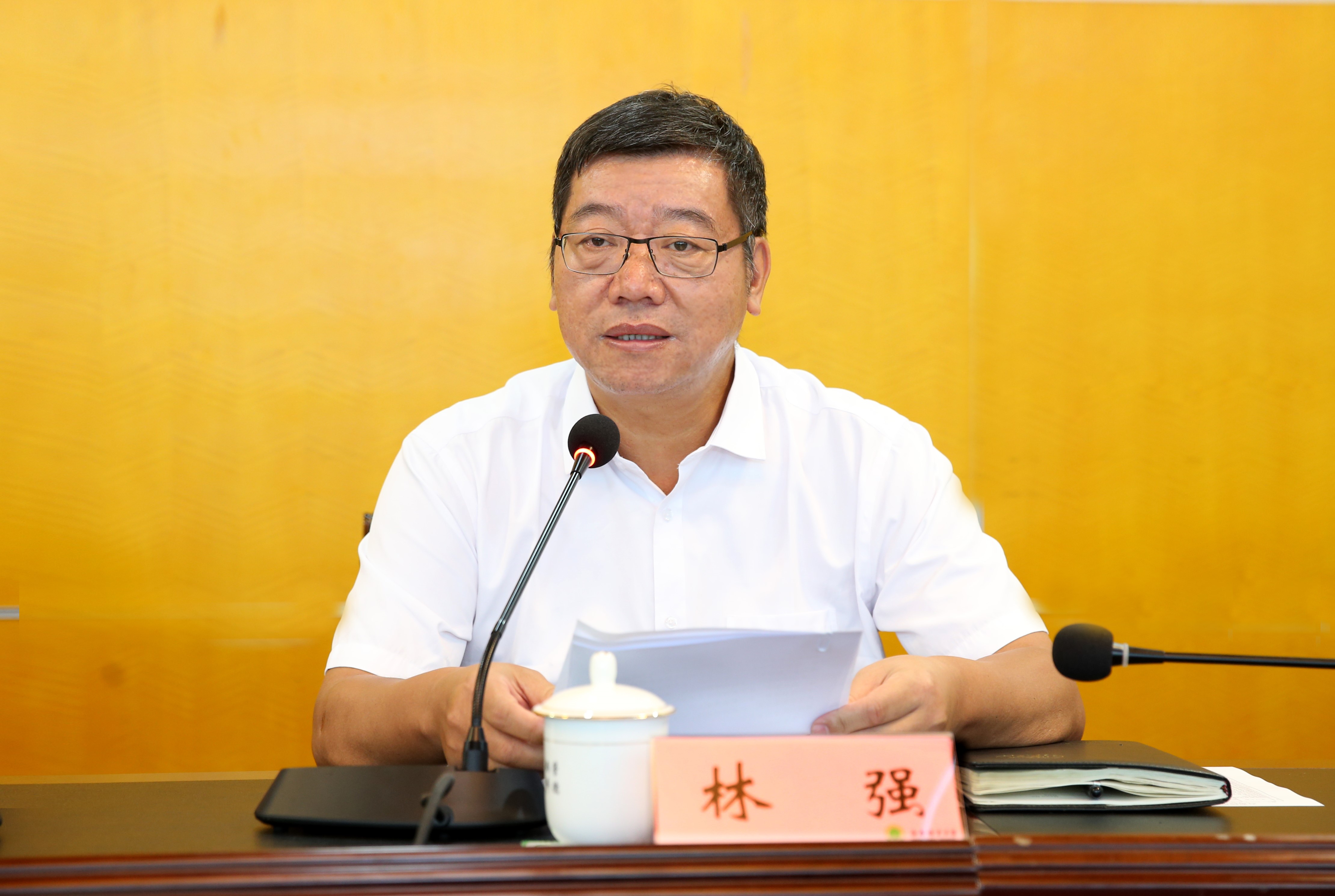 学校传达学习贯彻省全球引才推进工作座谈会精神