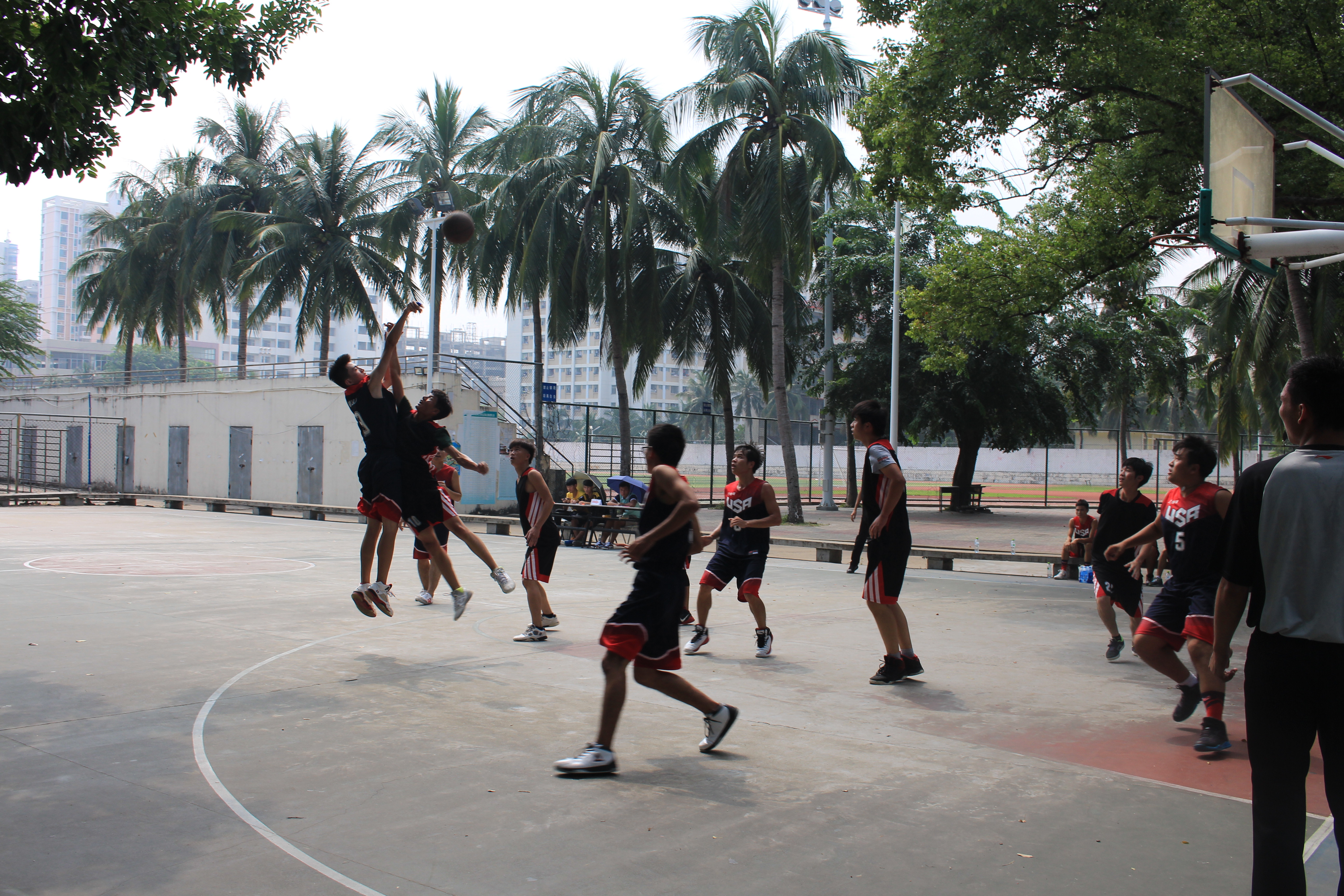 群雄角逐，谁主篮坛――记物理与电子工程学院“迎新杯”篮球赛之二