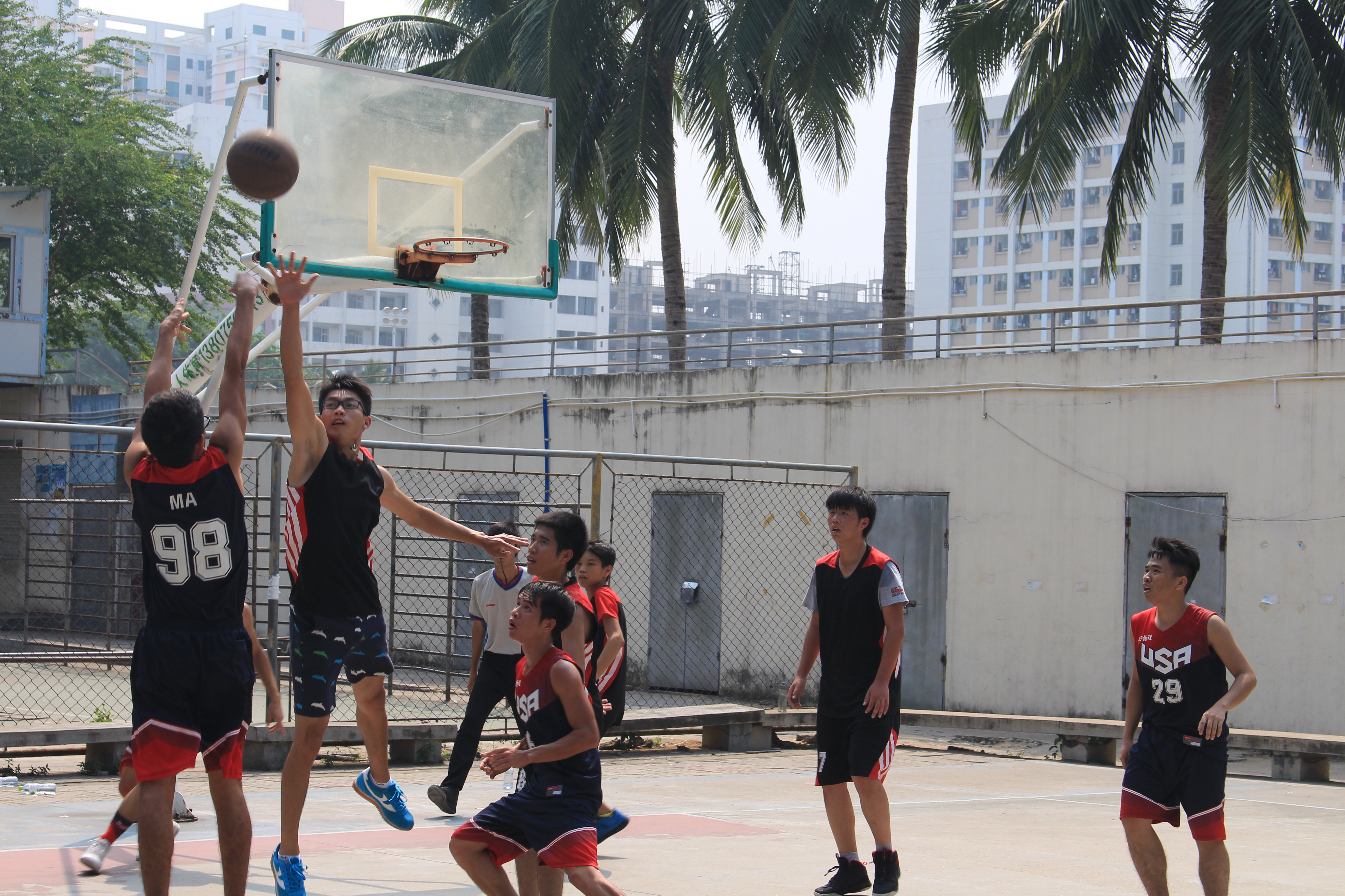 群雄角逐，谁主篮坛――记物理与电子工程学院“迎新杯”篮球赛之二