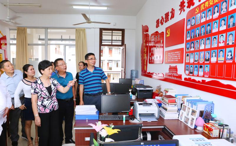 李红梅书记到马克思主义学院调研