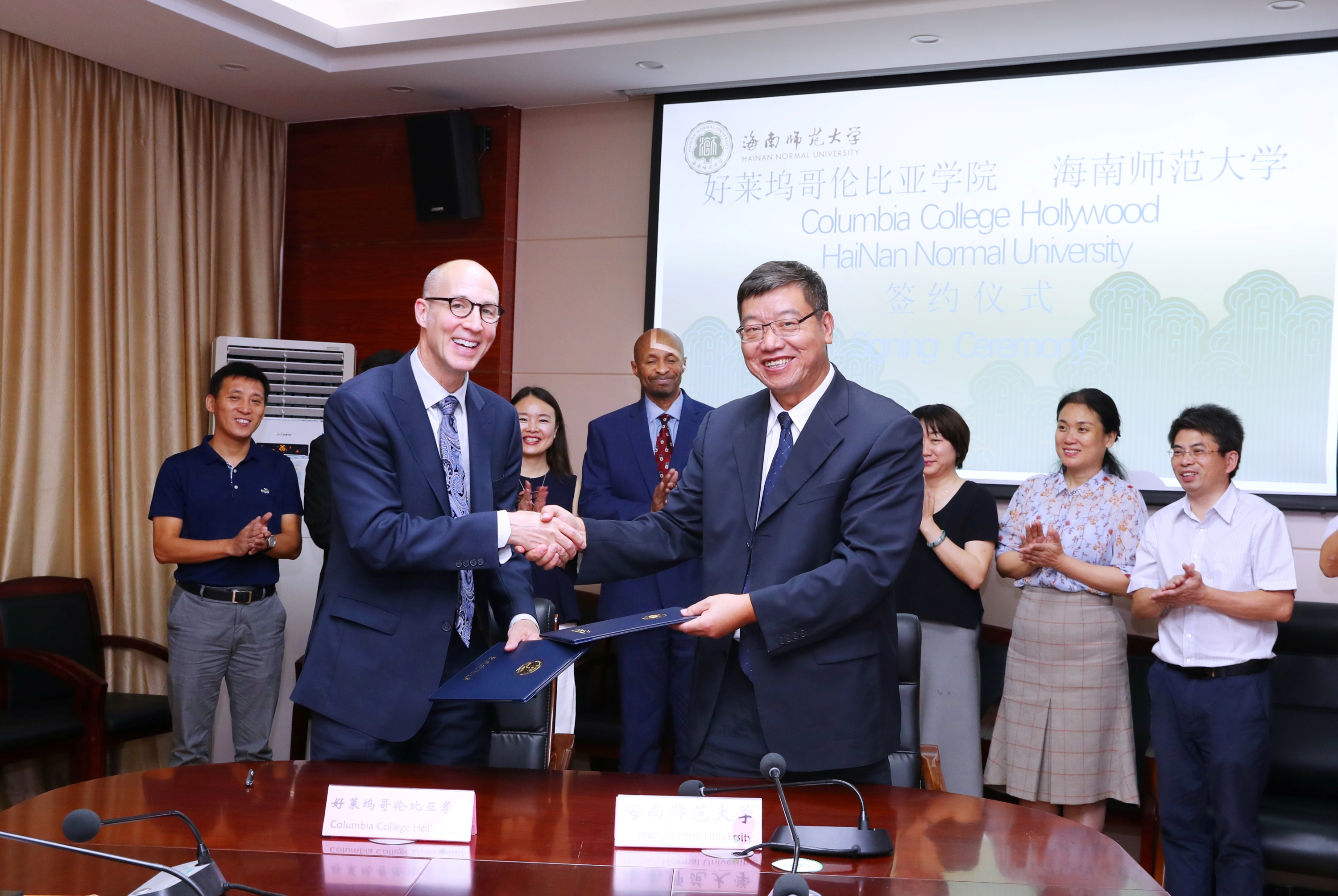我校与好莱坞哥伦比亚学院签约合作 拟共建国际电影学院