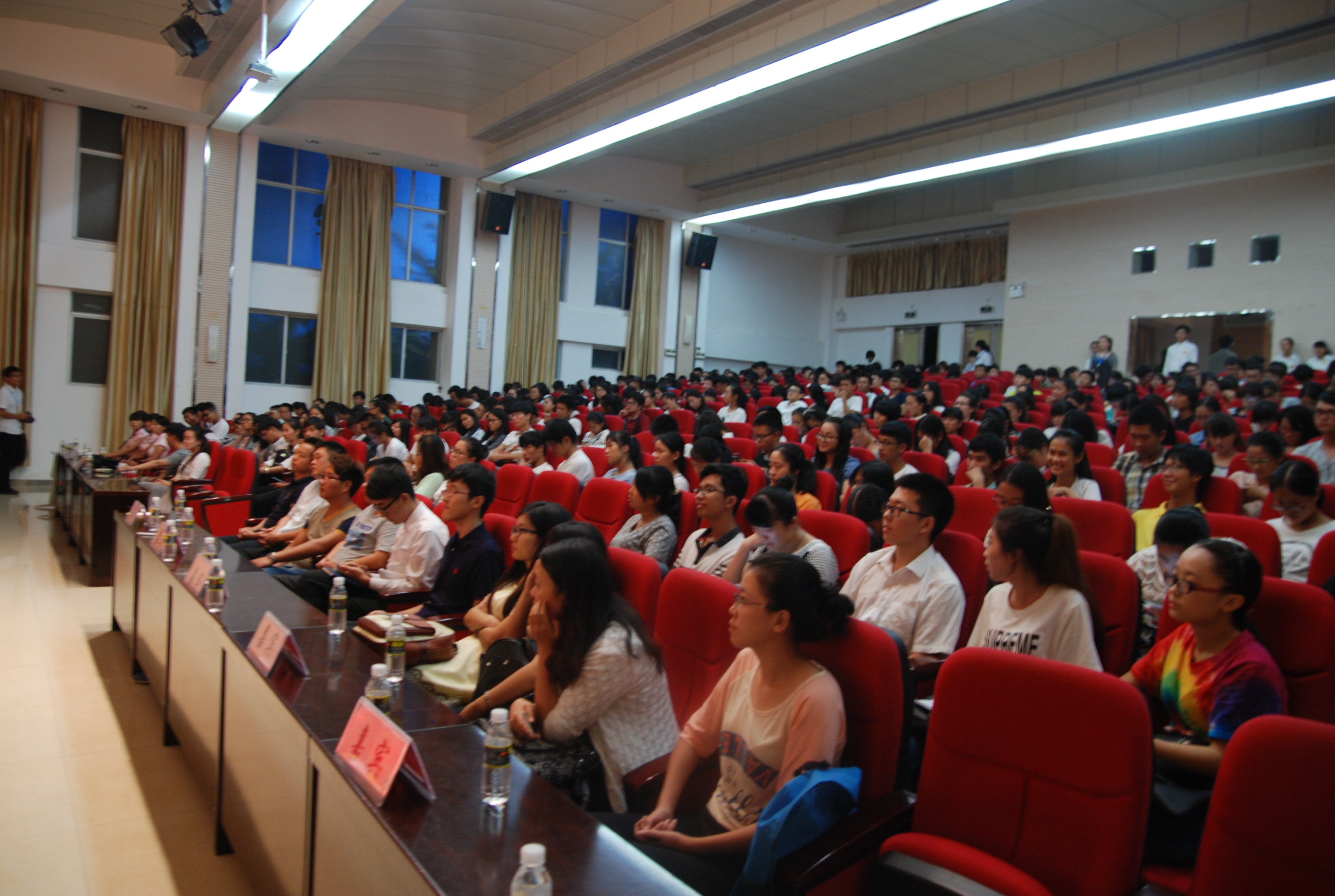 经济与管理学院学生代表参加我校无偿献血活动宣讲与启动仪式