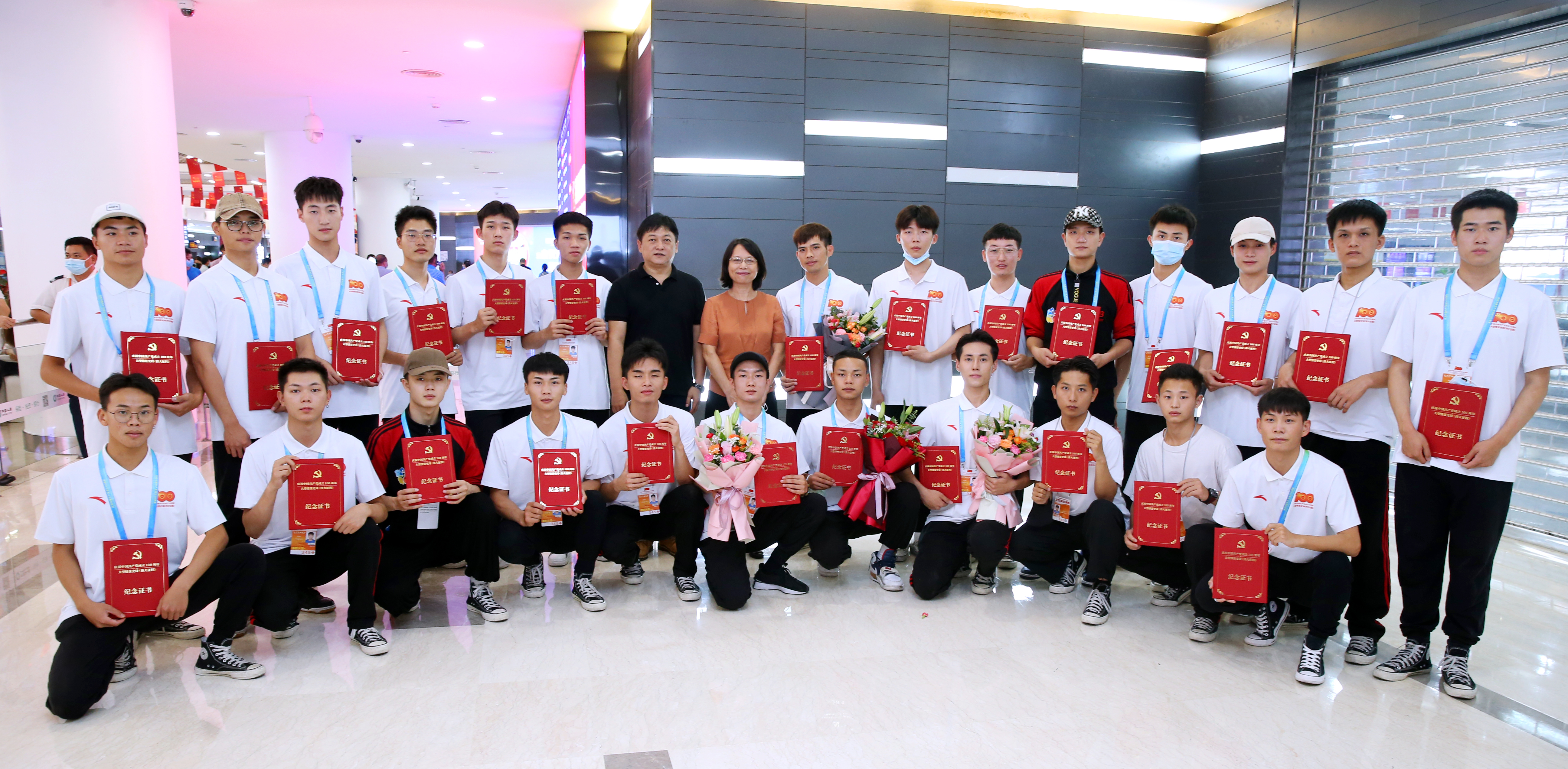 我校青年舞团26名师生参演党中央建党百年文艺演出《伟大征程》