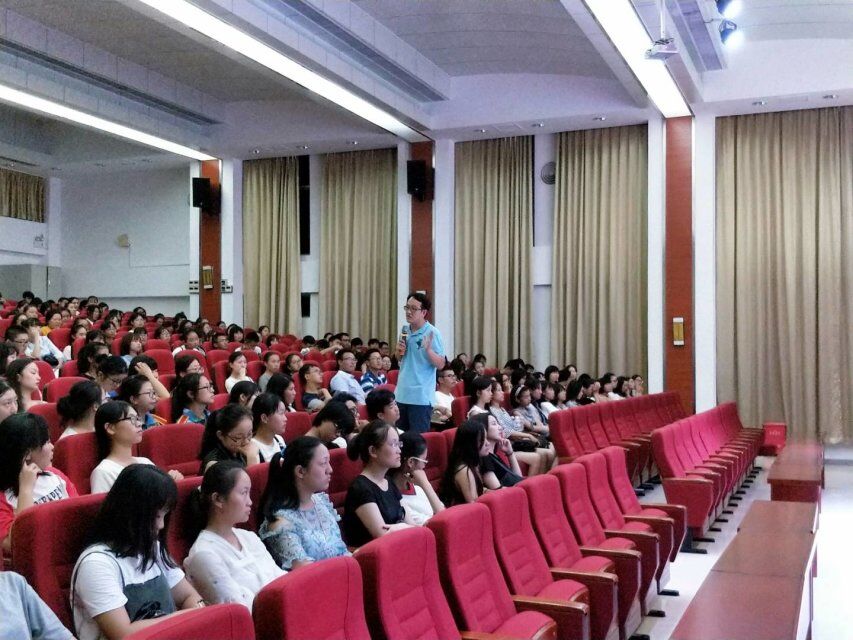 青年之声�q教育与心理学院新生入学教育系列讲座