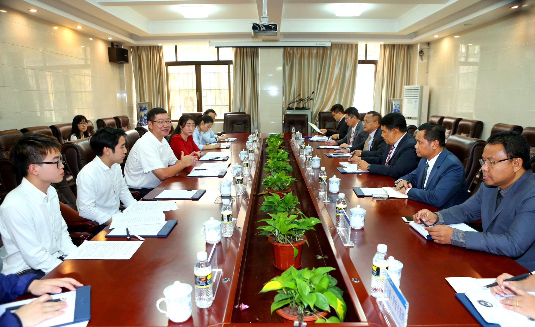 泰国普吉府副府尹乔克第・阿莫瓦特一行来访