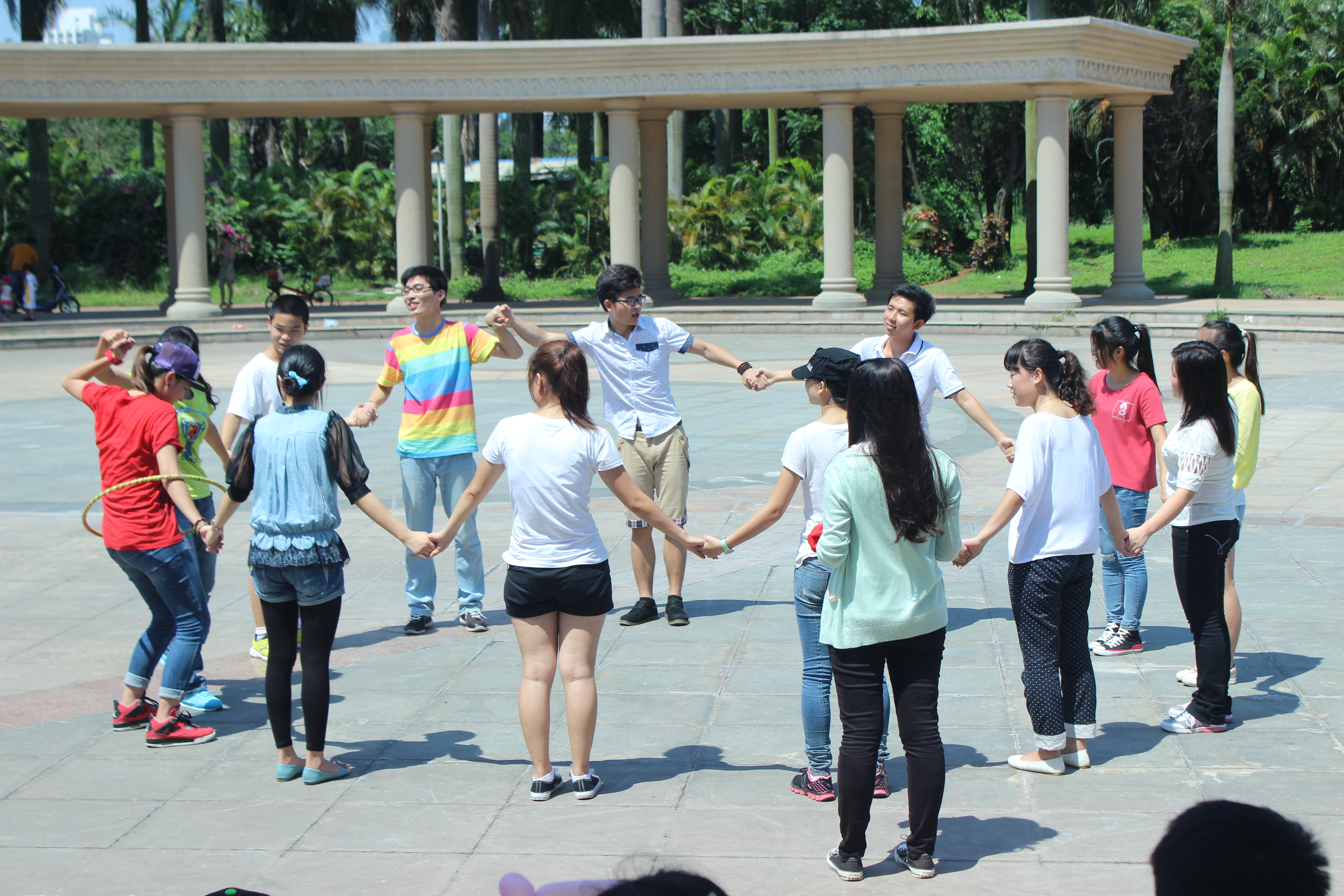 拓展个人素质 培养团队精神――记海南师范大学团委举办素质拓展活动