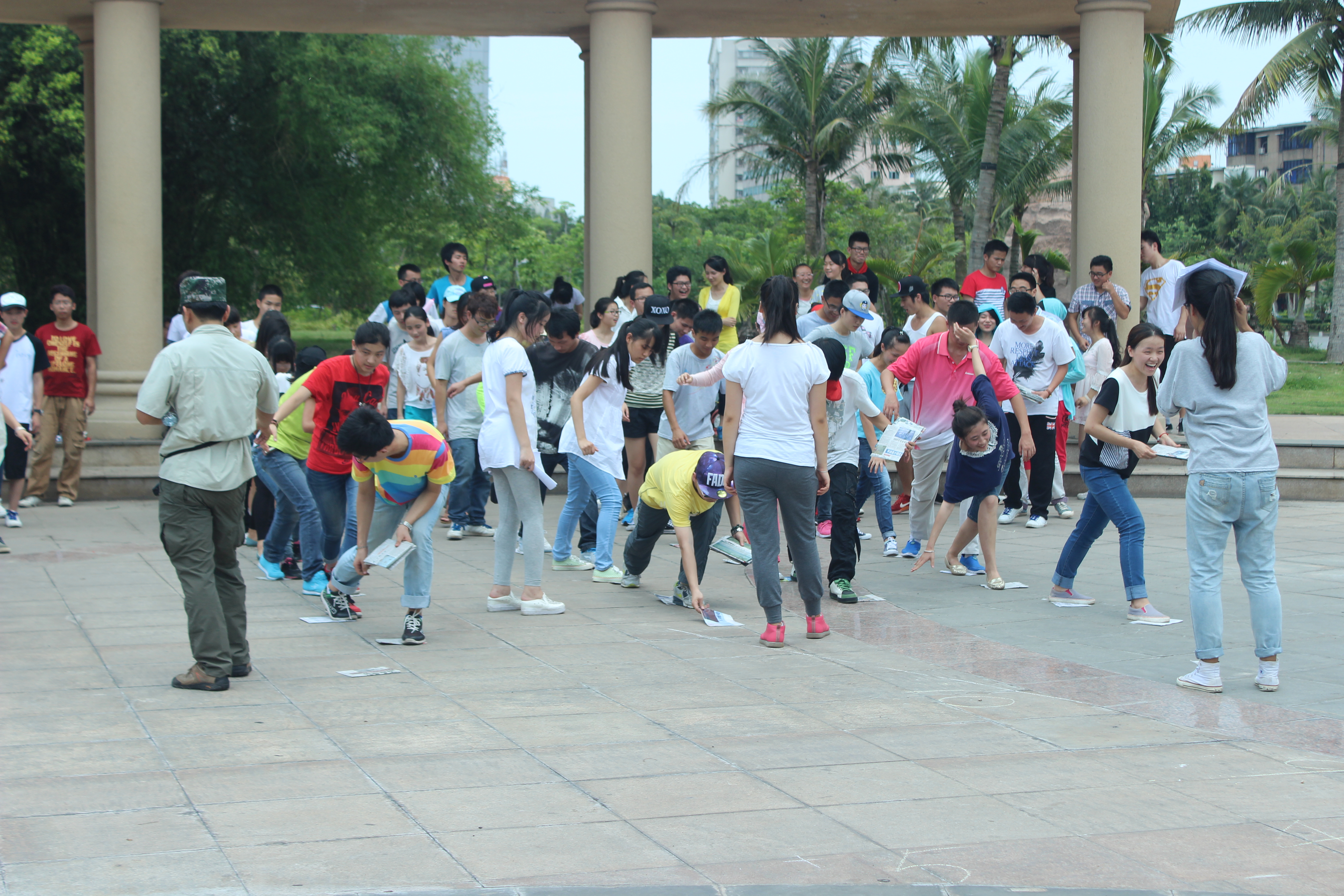 拓展个人素质 培养团队精神――记海南师范大学团委举办素质拓展活动