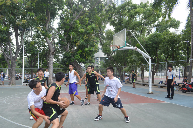 挑战地心引力,引爆篮球魅力――记数学与统计学院“迎新杯”篮球总决赛