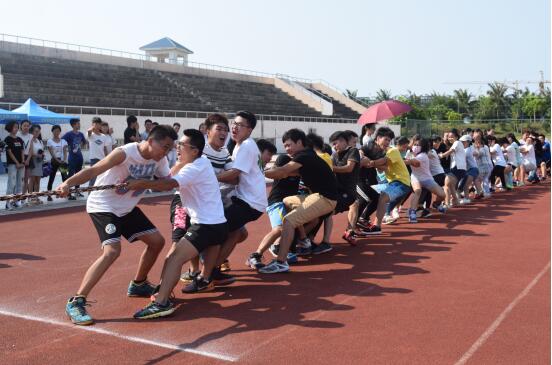 化学与化工学院在校拔河比赛中取得佳绩