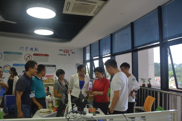 海口市政协副主席冯玉英一行参观考察科技园