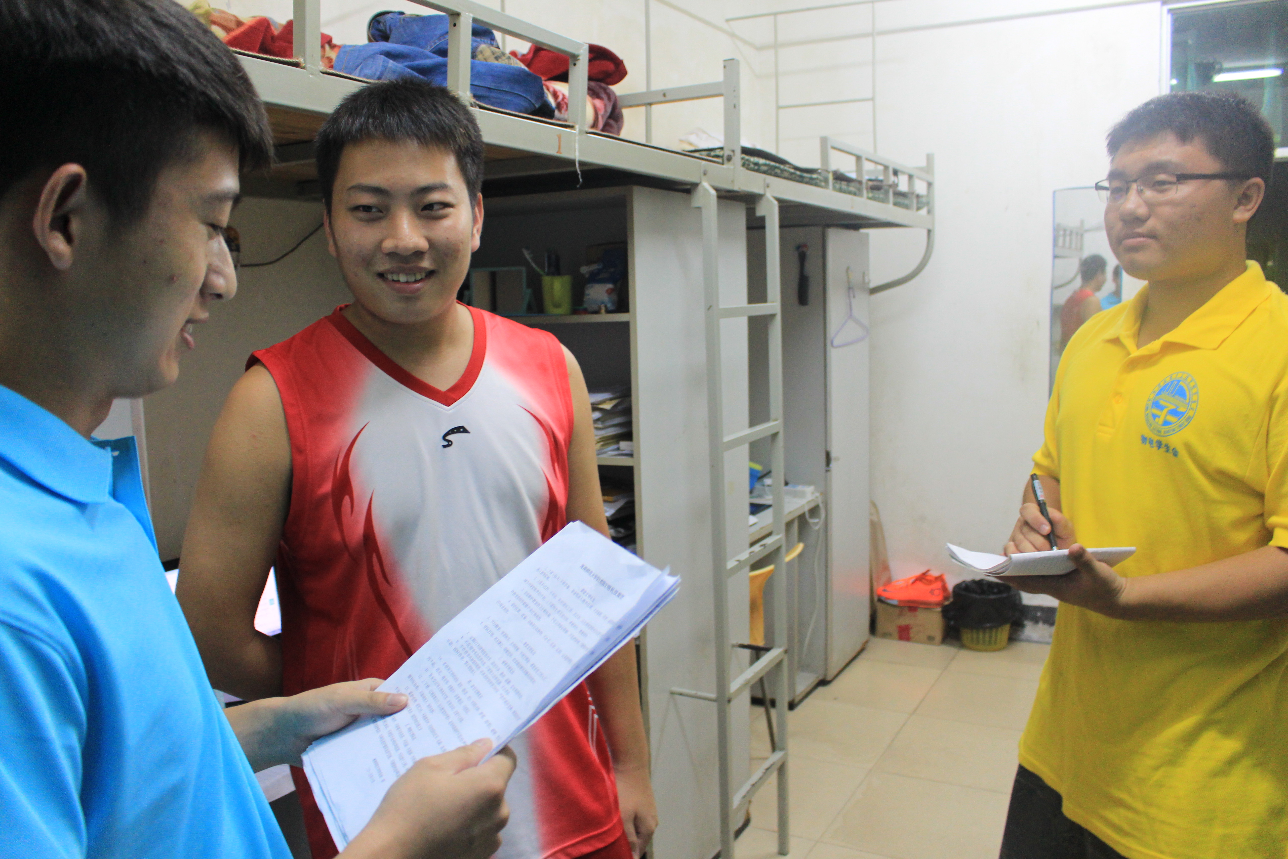 我为“双创”添光彩 文明寝室共创建――记物电学院宿舍“双创”检查