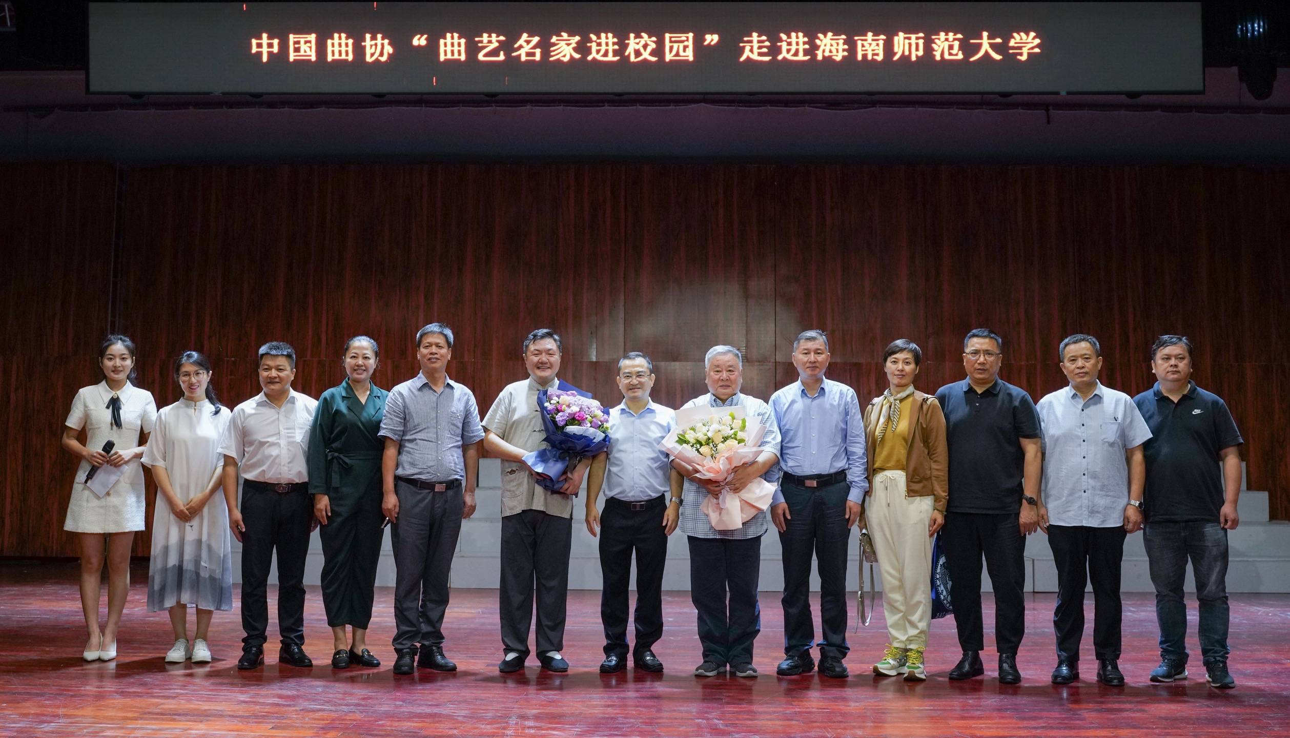 我校举办“榕树美育大讲堂”――曲艺名家进校园活动