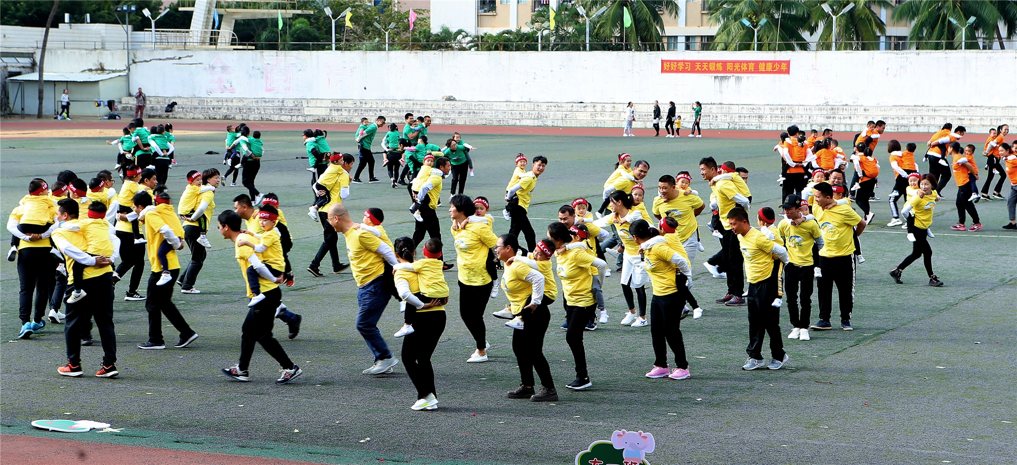我校附属幼儿园举办“迎新年亲子趣味运动会”