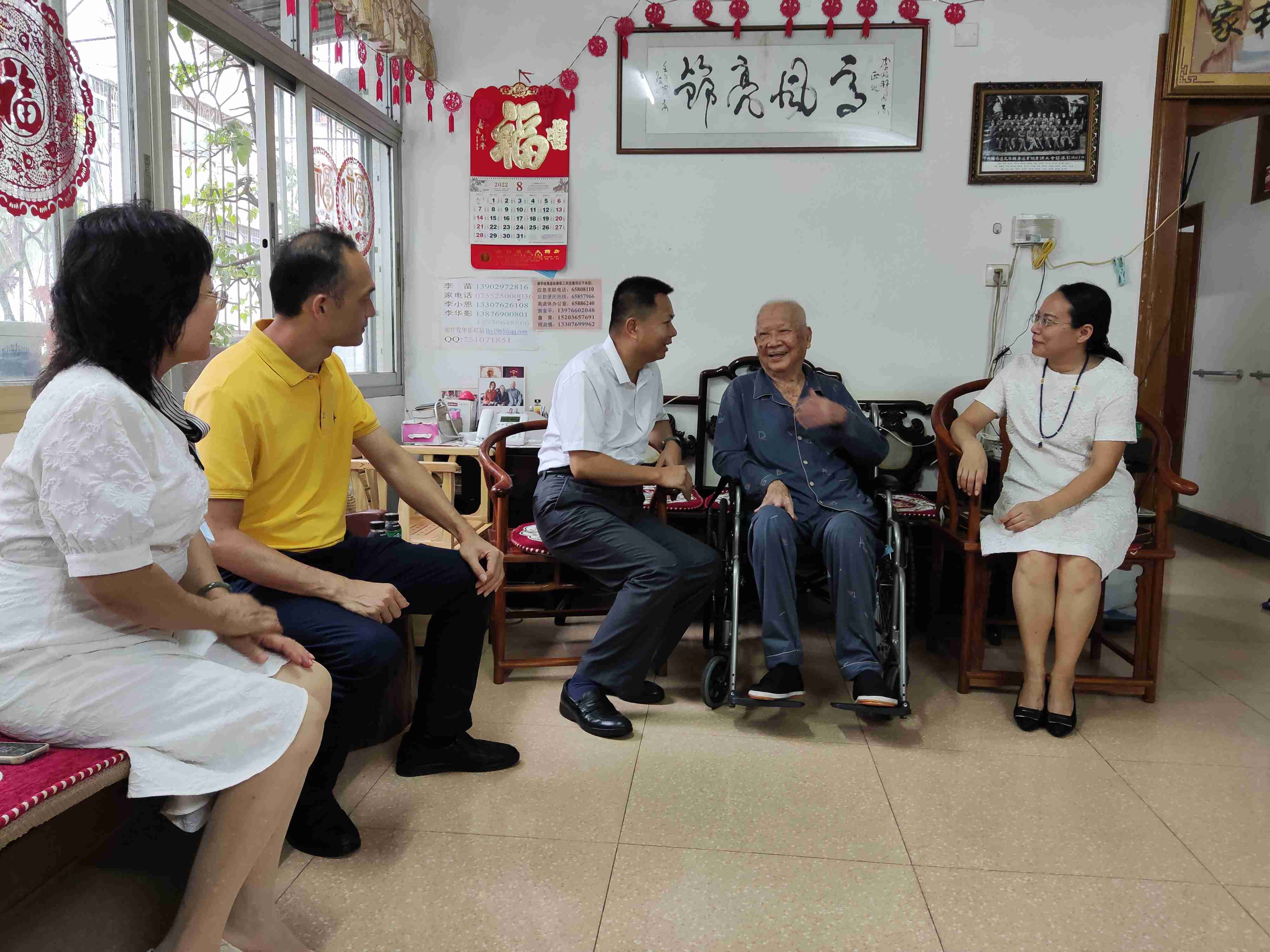 省委组织部老干部局副局长李文慰问我校离休干部李光邦